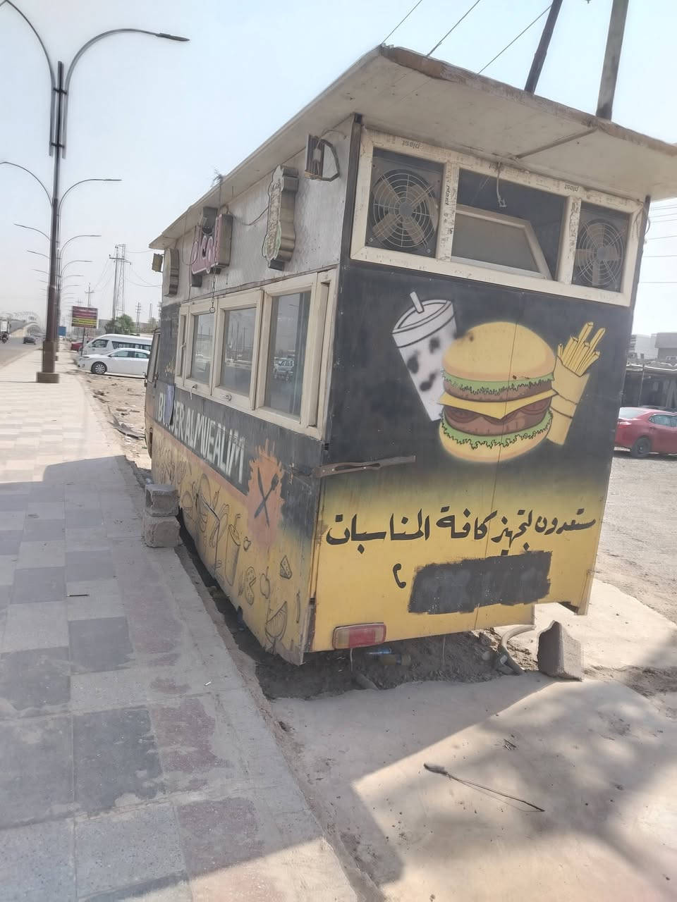 السلام عليكم
 سياره شغاله 
    كوستر مطعم متنقل كامل أغراض 
كلشي متوفر بيها مجرد بس تفتحها
مطعم كامله
وسياره كامله للبيع المكان ديالى بعقوبه تقاطع القدس
         واي استفسار الاتصال عل رقم
           ***********
