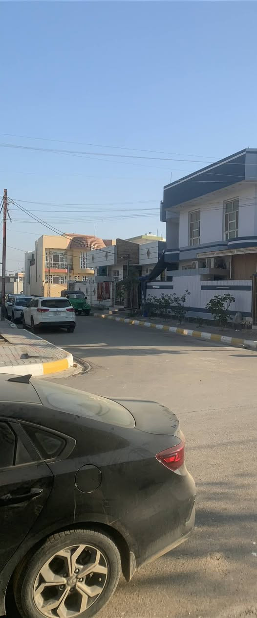 سلام عليكم مشتملات عدد 2}اثنين} الغدير الاولى شارع ٢٠ موقع جدا مميز مساحه المشتمل الواحد 125متر كل مشتمل واجهته10م والنزال12/5م يحتوي على ثلاث غرف نوم مع صاله مع استقبال مع حمام ارضي وا حمام طابق ثاني وحمام خارجي  والارضيه مرمر درجه اوالى بدون اي نقص  جاهز/ ملاحظه كل بيت معزول عن الثاني تماما فقط شكل الواجها تصميم واحد لجماليه اي استفس@ار على هذا الرقم واتساب واتصال ***********
