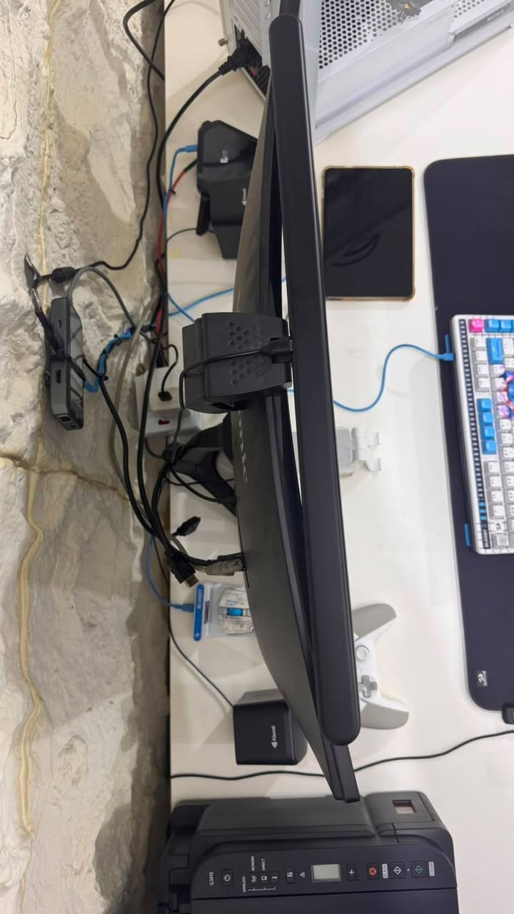 السلام عليكم 
للبيع pc

كرت الشاشة RTX4060

معالج انتل i5-13400f

رامات 16 

التخزين هارد ssd. 1t +ssd500

+ الشاشه 

165 Hz 

منحنيه حجم 32 

السعر 1.600 و بي مجال 

التواصل ***********

مكاني بصره ما عندي توصيل
