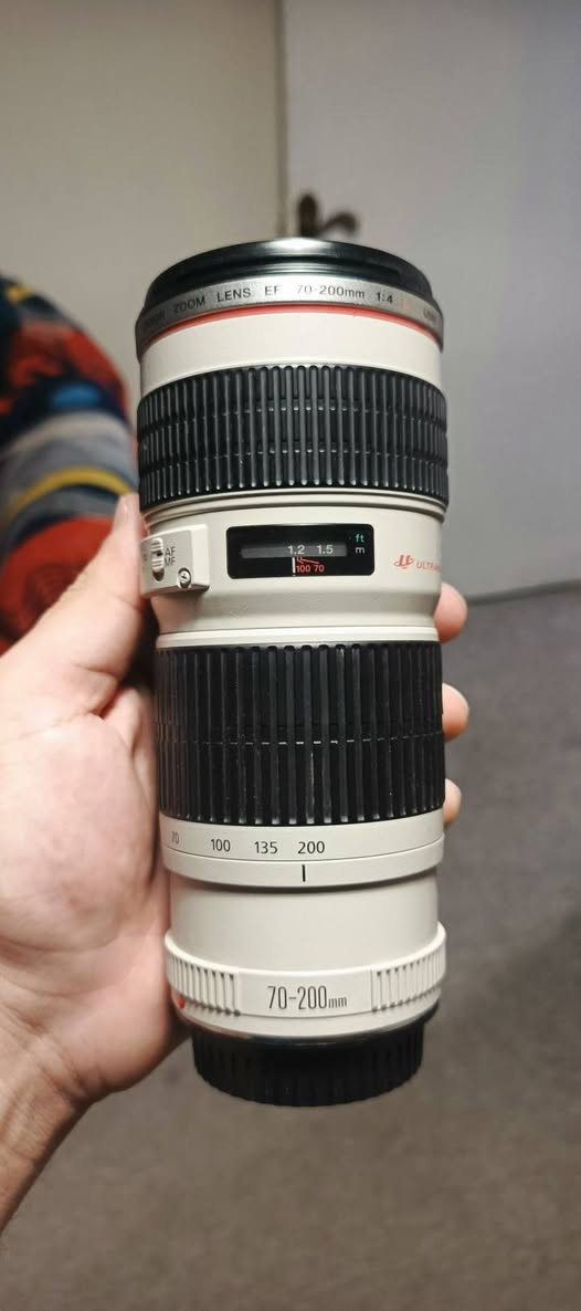 عدسة كانون 70-200 F4
نظيفة وخالية من العيوب و الاعطال 

السعر 550 الف دينار 
السعر بي مجال بسيط للشراي 

موقع العدسة النجف الاشرف

للتواصل واتساب 
 ***********
