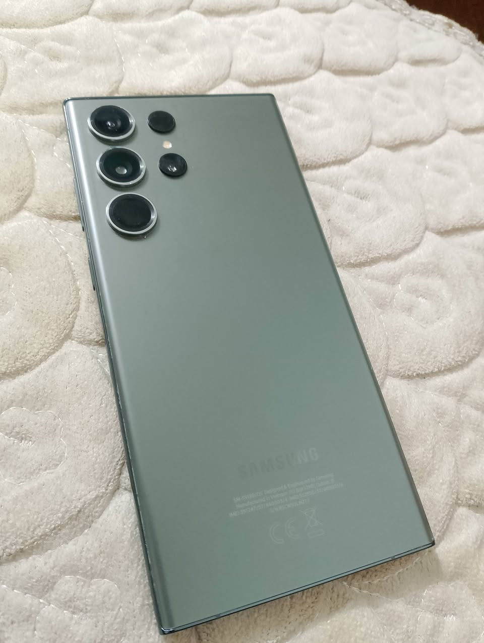 السلام عليكم
Samsung Galaxy S23 ultra 
للبيع
 مكفول سابقا وغير مفتوح وكع مني يحتاجله تبديل شاشه كما موضحه بالصوره كلشي مكفول بي الكاميرات والشاصي والظهر حته من الشخوط اللون زيتوني 
كافة الملحقات موجوده 
بصمه وجه شغاله وبصمه بالشاشه
للتواصل *********** Whatsapp 
السعر 400 وبي مجال 
عنوان حله مركز المدينه
