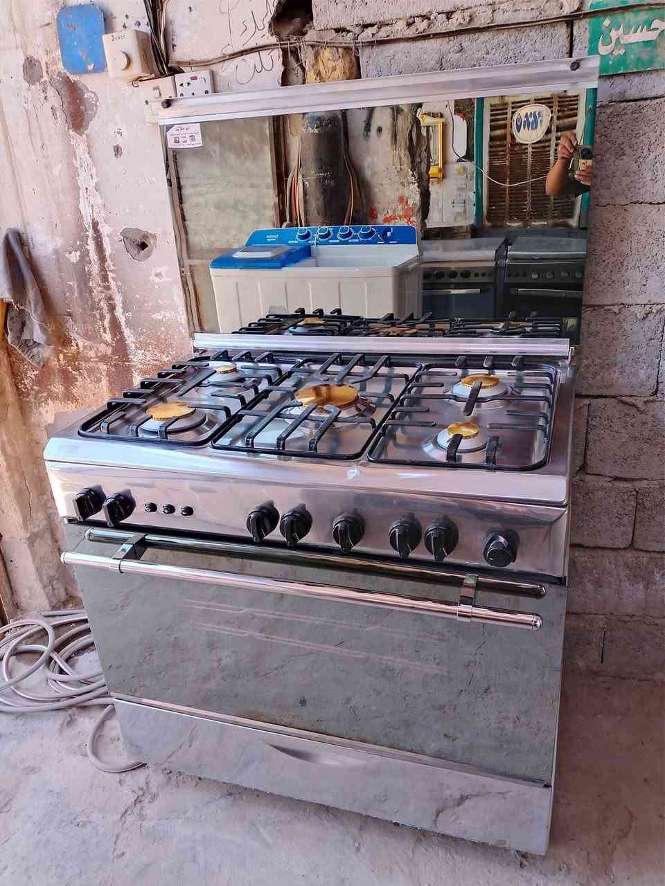 طباخ يونير مصري نضيف ناره زركه
للبيع سعره 200 
مكاني بشارع سالم رقم الهاتف ***********
