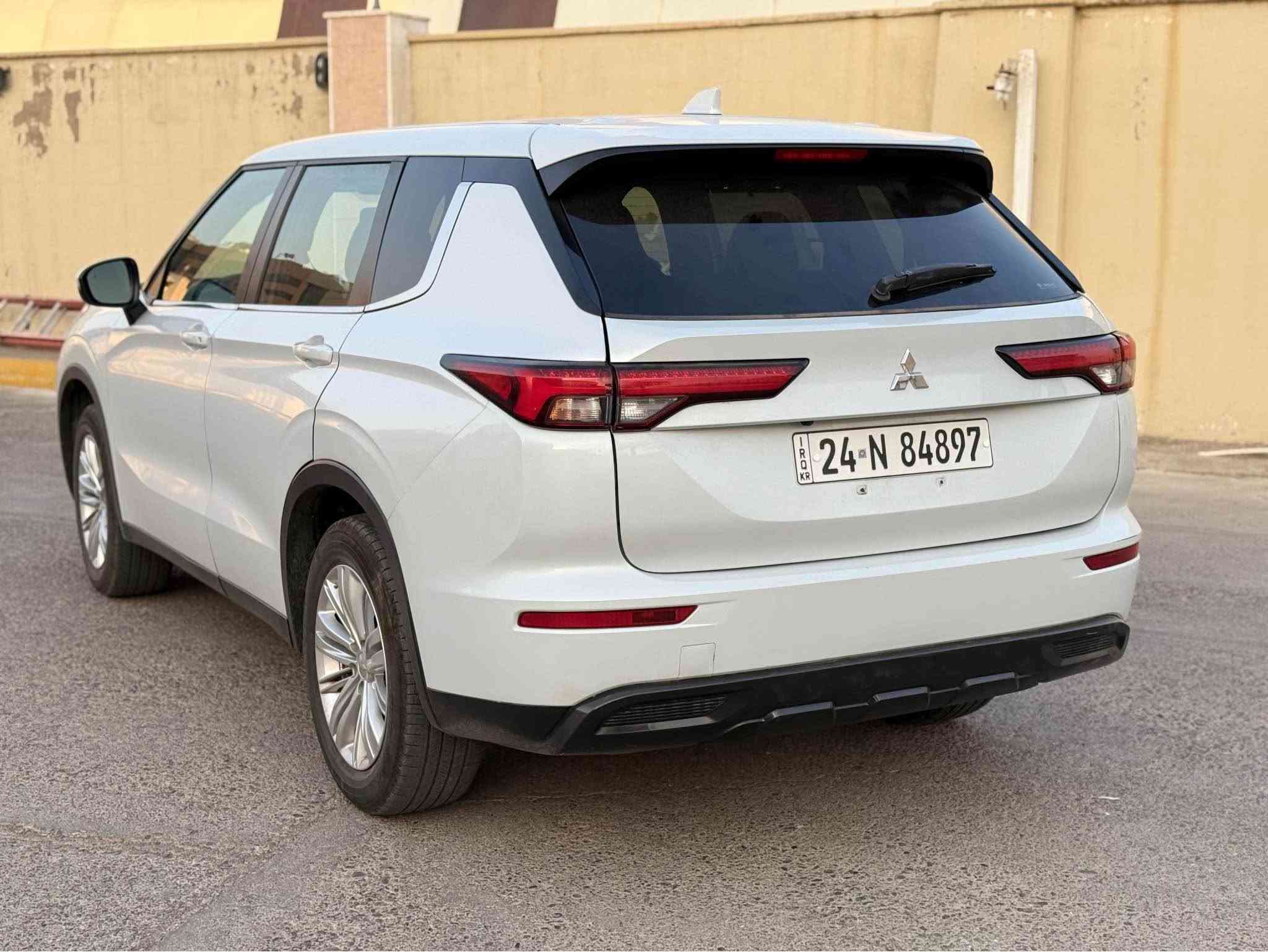 السلام عليكم 
اوتلندر  موديل : 2024 AWD 
اللون : ابيض 
سعر : 205ومجال 
عداد المسافة : 7 الف 
حجم المحرك : 2.5L 
ملاحظة السياره  : فقط قبغ صندوق صبغ 🔴بدون ارباگ 🔴 

فول مواصفات :
دةبل اكسل 𝟒𝐱𝟒
 بصمة ابواب 
بصمة تشغيل 
شاشة كبير لمس
شحن وايرليس
كاميرا
هاند بريك بصمة
اوتو هولد : 𝐀𝐔𝐓𝐎 𝐇𝐎𝐋𝐃 
اوتو ستارات : 𝐀𝐔𝐓𝐎 𝐒𝐓𝐀𝐑𝐓
اوتو ستوب : 𝐀𝐔𝐓𝐎  𝐒𝐓𝐎𝐏
رادار امامي (تحديد مسار)
رادار جانبي  (نقاط عمياء)
رادار خلفي (التحذير من الاصطدام)
حساسات امامي
حساسات جانبي 
حساسات خلفى 
كشنات كهربائي
كشنات خزن+ميموري
كشنات تبريد
كشنات هيتر
تحكمات استيرن
استيرن هيتر
تبريد لمس 
تبريد مركزي 
لايتات 𝐋𝐄𝐃 ليد عدسة زينون بيلادي
بلاجيكتور 𝐋𝐄𝐃 ليد بيلادي
بكلايتات 𝐋𝐄𝐃 ليد بيلادي
ويل كروم
‏ ‎تفاصيل اكثر الاتصال علی ارقام التاليه 

‏ WhatsApp - Vibir
☎️ ***********

عنوان📍عقره اكر, نينوى
