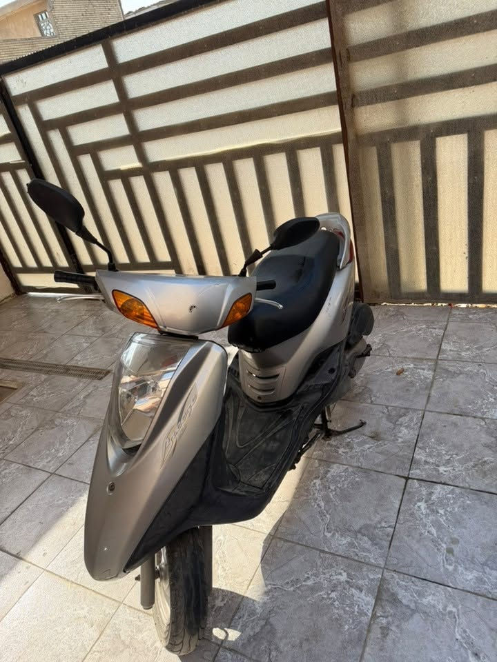 سلام عليكم 
دراجه بريز للبيع جاهزه ونضيفه ومابيها اي ملاحضه مكينتها ممفتوحه وجديده سلف أشاير هورن لايتات البك لايت كله شغال وجديد مكاني بغداد البياع السعر650 الف وبيها مجال ✨
*********** رصيد واتساب موجود .
