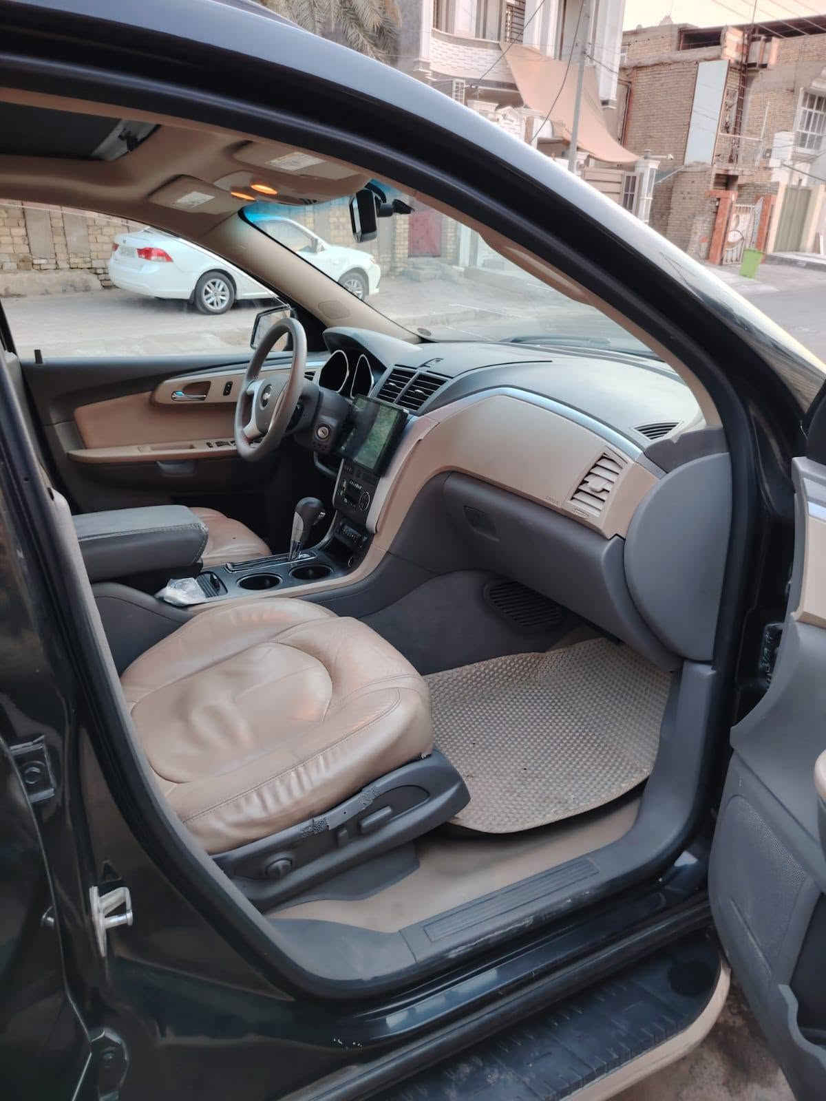 سيارة مكفولة كفالة عامة وكالة المنصور
سيارة كاملة من كلشي فول مواصفات سيارة جديدة تخم تاير جديد 
تبريد ثلاث قطع بارد ثلج كشنات جلد كهربائي اي نقص ما بية كير محرك مكفول
استفسار الرقم ***********. سعر 110 مكان سيارة ميسان
