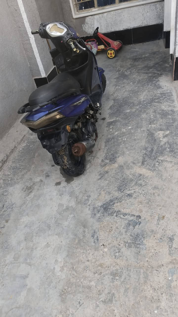 السلام عليكم سكنس صيني محرك ماكس ابلادي محركها جديد بس الكفرات مالتها بيها طخطخات كهربائيات كلها تشتغل نقص باتري فقط السعر ٢٠٠ وبيها مجال بسيط جدآ مكاني حي البتول السياحي اتصل وتدلل ***********

