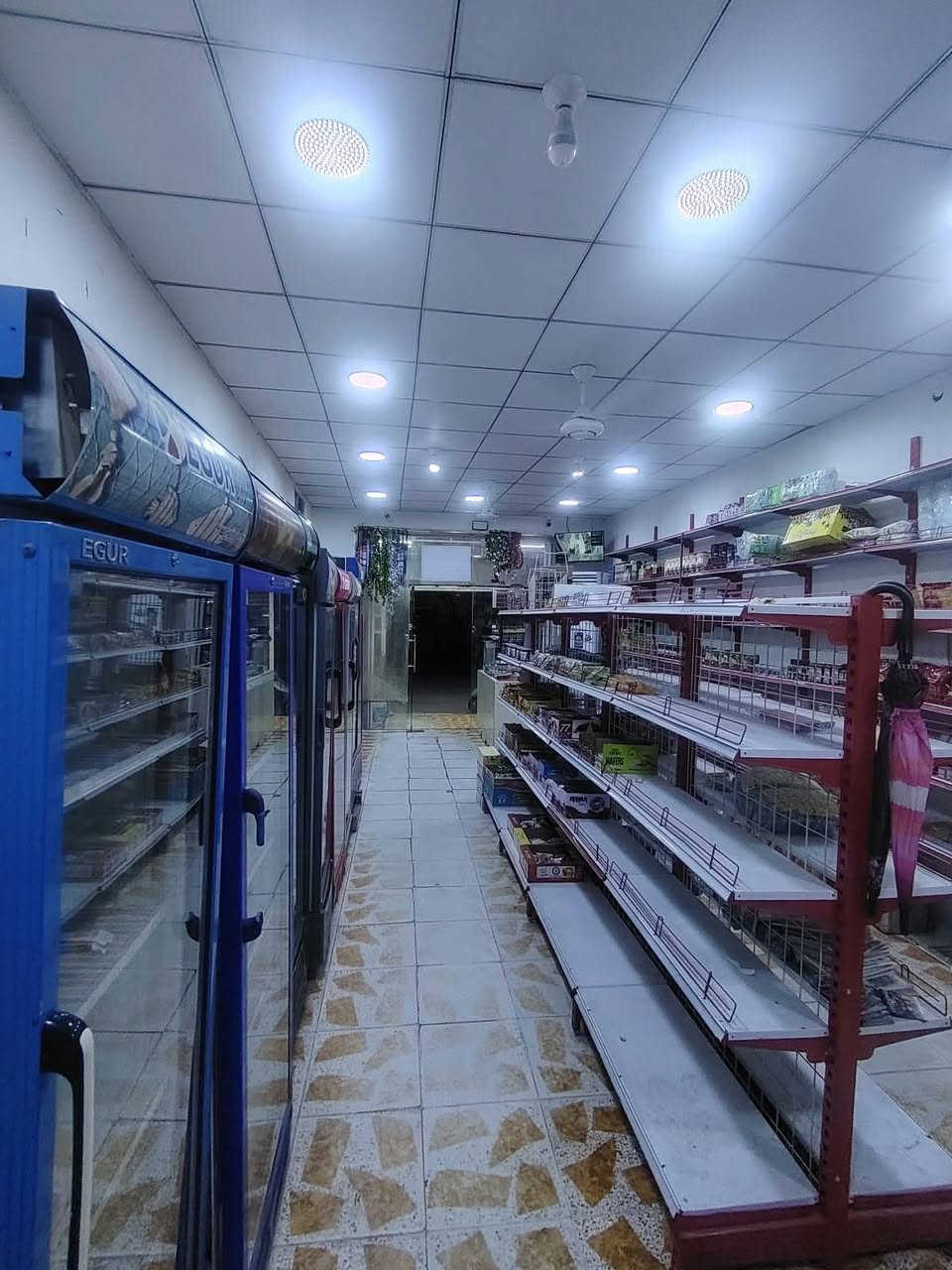 سلام عليكم
محل البيع
الموقع..العارضات شارع شؤن المرأه
يحتوي على ٦ برادات و٢ مجمدات
وبيه سبلت شغال رقم الهاتف
***********
