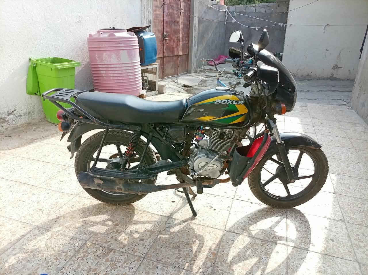 سلام عليكم بوكسر مديل 21 محركة ستوته جديد سنويه لل ٢٨ لوحات بلمرور تحول تستلمهن كهربائيات كامله من طول لطول سلف كلشي شغال مكاني بصره سعر ١٣٥٠ بيه مجال للشراي رقم *********** بيه وتساب وتصال
