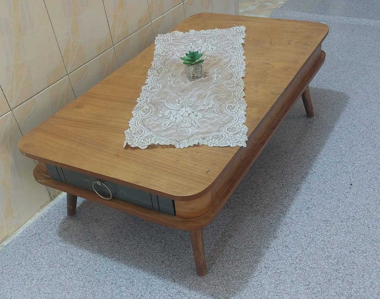 طبله وسطيه 110*80
ام الجرارات سعرها 35 
ميز شاشه 25 
النجف حي المهندسين 
***********
