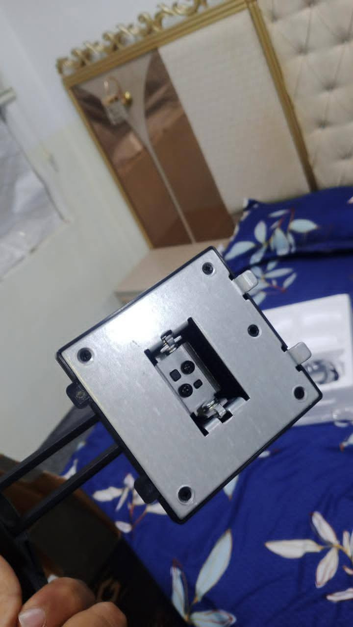 شاشه كيمنك 120HZ مع 2 سبيكرات السعر كامل 250 الف
العنوان:دهوك-دوميز مدخل ٢ 
***********
