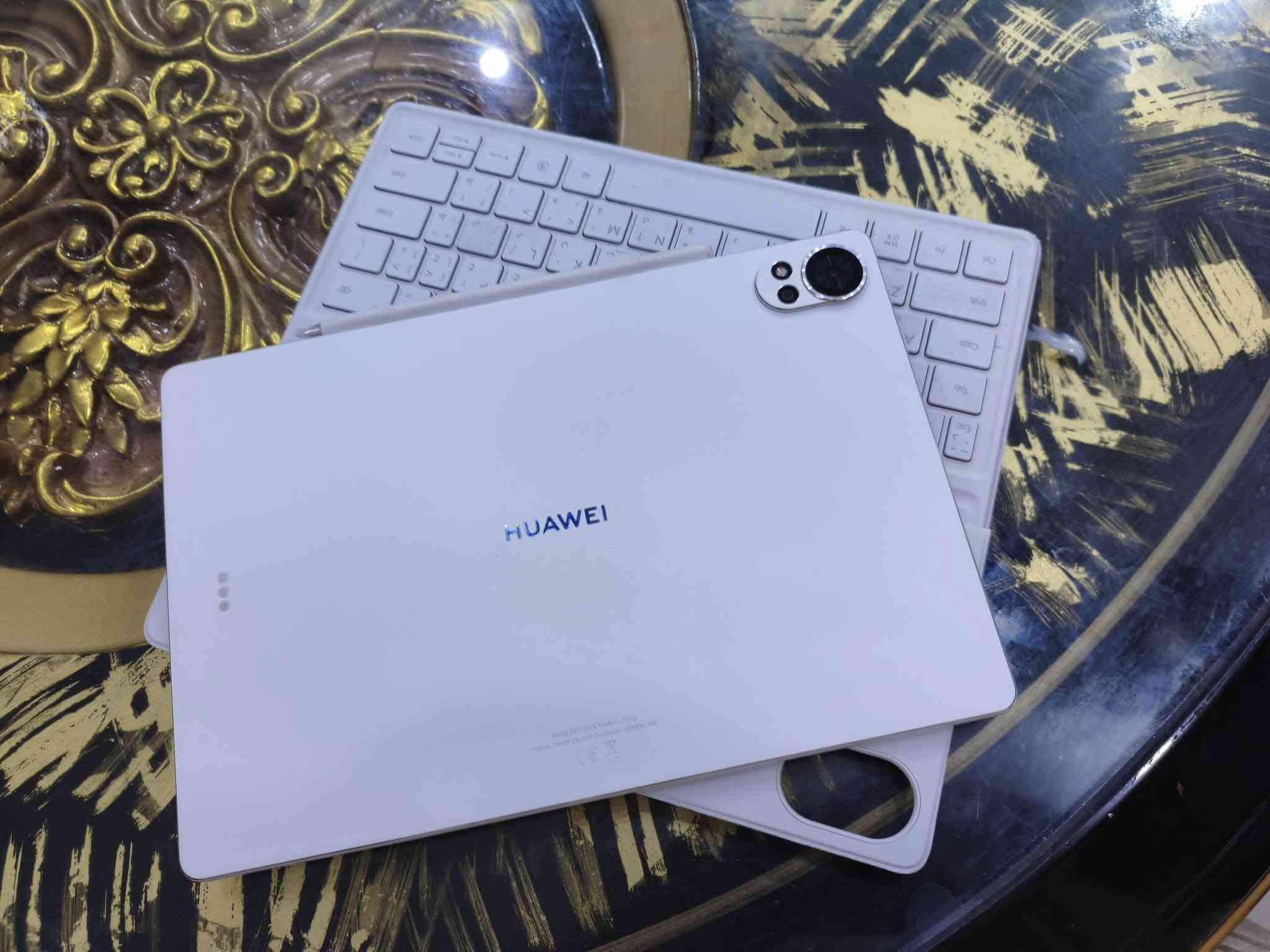 تابلت HUAWEI MatePad 12 X بحالة ممتازة جداً (نظيف كالجديد)
الجهاز: هواوي ميت باد 12 إكس (HUAWEI MatePad 12 X)

​الذاكرة العشوائية (RAM): 12 جيجابايت

​سعة التخزين: 256 جيجابايت

​نظام التشغيل: HarmonyOS 4.2.0

​الحالة: الجهاز نظيف جداً وخالي من أي خدوش أو عيوب، شغال 100% وما فك نهائياً.

​الملحقات: مرفق معه الكيبورد الأصلي والقلم.

​التواجد: بغداد - حي العامل.

​للإرسال أو الاستفسار (اتصال أو واتساب): ***********

