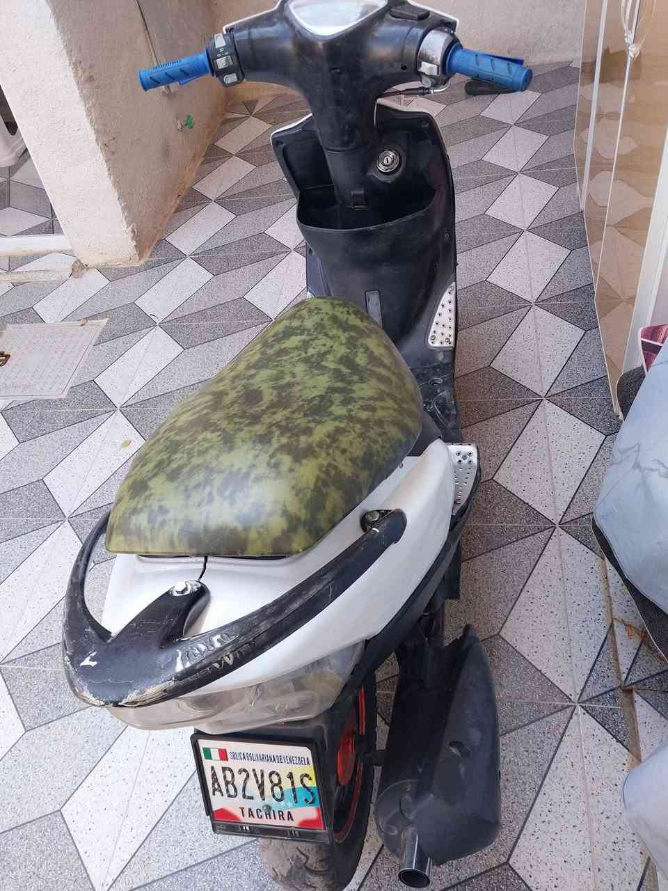 سلام عليكم ماكس للبيع مثل مموضح بصوره مرتب السعر ٧٠٠ وبي مجال ***********
