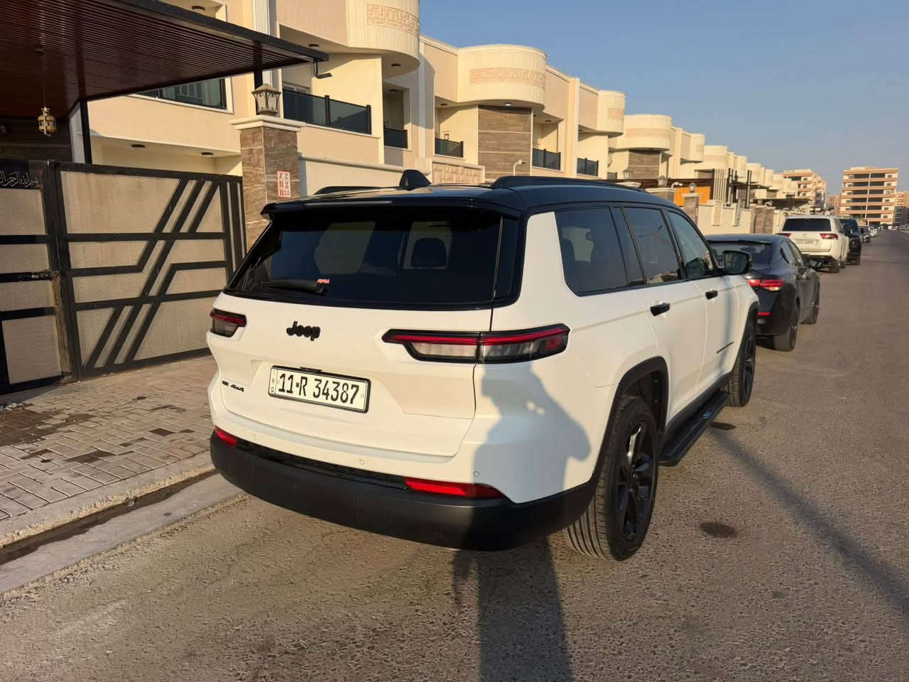 للبيع جيب جراند شيروكي Limited موديل 2023، 7 ركاب، 4×4، وارد أمريكي، ماشية 40 ألف كم، تقرير أمريكي تعمل وتسير، مغلفة PPF مطفي بالكامل، لون أبيض وجنوط سوداء وعتبات جانبية. السيارة نظيفة وجاهزة للاستخدام رقم بغداد باسمنا مكانها بالبصرة السعر 305 قابل للتفاوض 
(***********) الرقم
