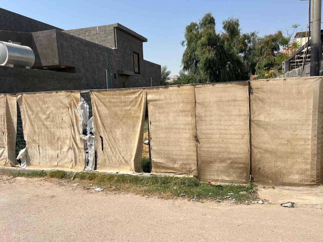 قطعة ارض المساحه   م250 
الوجه 10 النزال25

مدفونة وجاهزة 
خلف القطوف 
مجاور بيت عقيل سالم وعنتر
السعر ٢٧ مليون وبيها مجال للاستفسار الاتصال على الرقم ***********
