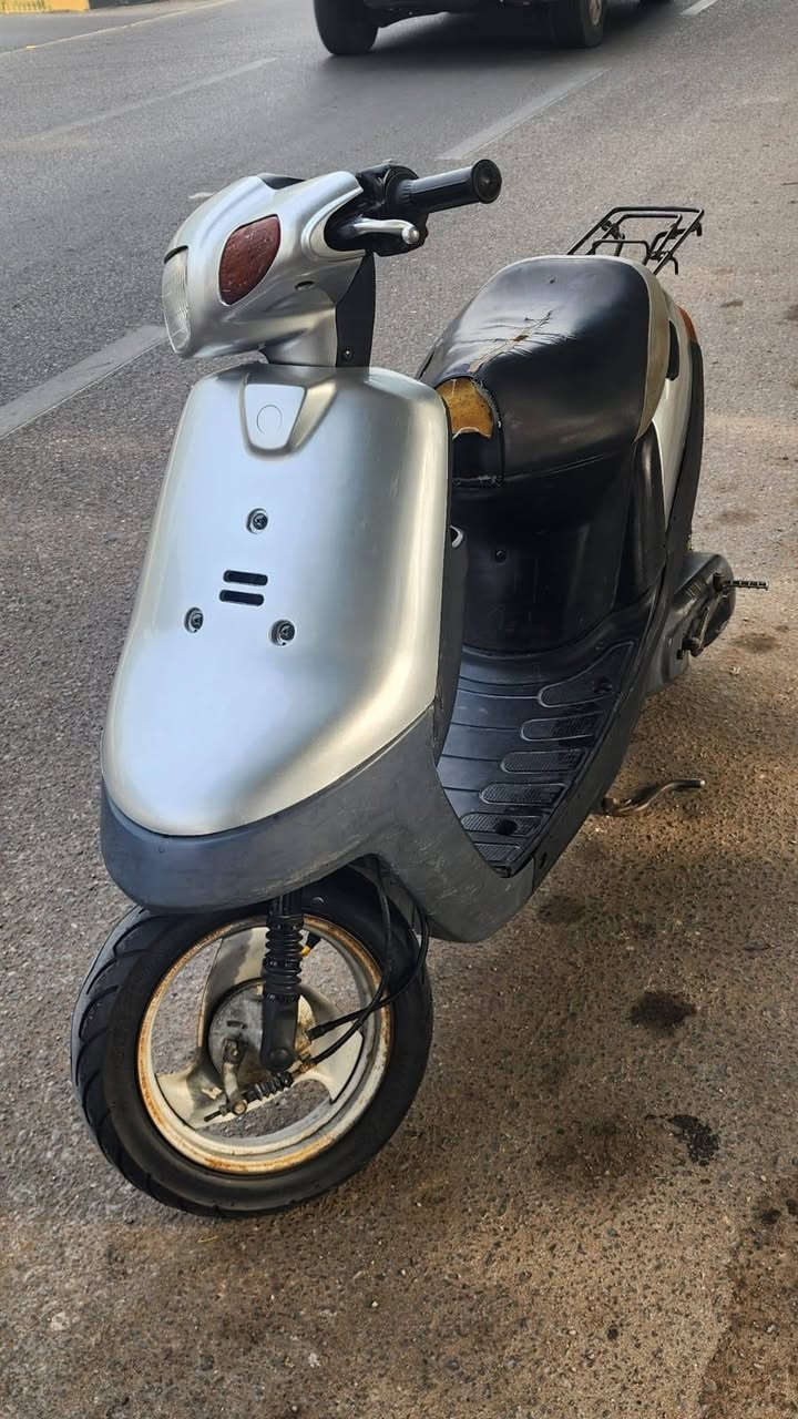 السلام عليكم دراجه بطه للبيع موديل 99 السعر 200 وبيها مجال قليل كهربائيات شغاله زوج تايرات جديد مكينه مجفته مره شاصي ملحوم مكاني كربلاء قرب معارض الجديده الاتصال على الرقم ***********
