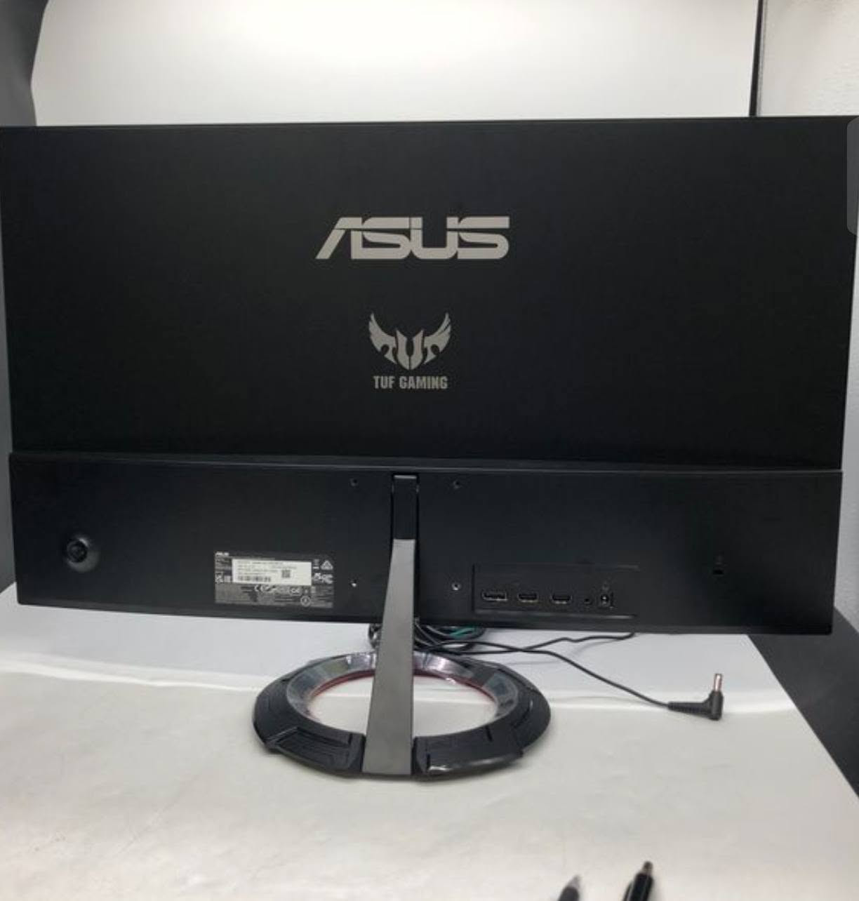 شاشة كيمنك شبه جديدة غير مستعملة 
ASUS TUF GAMING VG279Q1R

حجم الشاشة :27 بوصة 
                                                              IPS   1080*1920

معدل التحديث fps : 144hz
سرعة الاستجابة :1ms 

تقنية المزامنة: تدعم AMD FreeSync Premium لمنع تقطيع الصور ودمج الإطارات بسلاسة.

تقنيات حصرية للألعاب:

​Extreme Low Motion Blur (ELMB): لتقليل التشويش وضبابية الحركة.

​Shadow Boost: لتحسين إظهار التفاصيل في الأماكن المظلمة داخل الألعاب.

​GameFast Input & GamePlus: لتحسين سرعة الإدخال وتوفير أدوات مساعدة للعب الاحترافي.

​الملحقات والضمان: الشاشة في كرتونها الأصلي ومعها ضمان كيستون (Keyston Distribution

شاشة ما استعملتها نهائياً بسبب الظروف 
يعني اخت الجديدة 

ضمان الشاشة لحد شهر السابع 2027

السعر : 190 الف وبي مجال بسيط

واتساب : ***********
