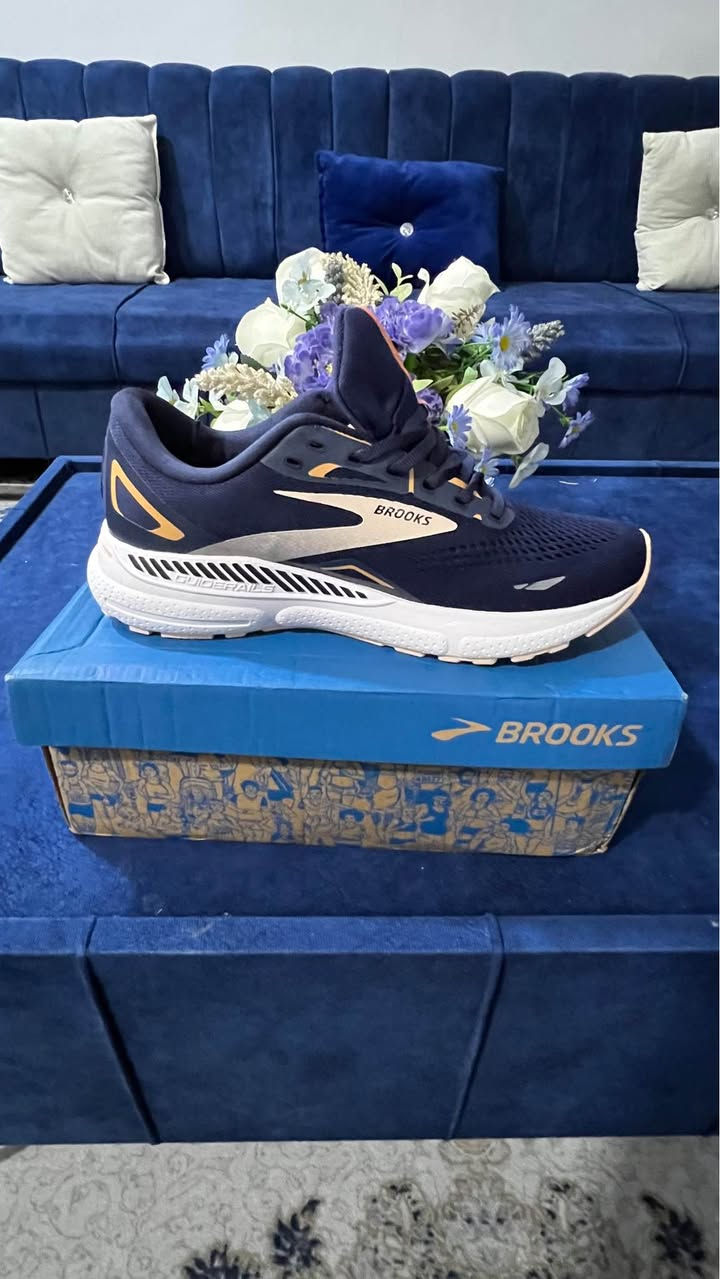 Brooks Adrenaline GTS 23 • مقاس 10 (43-44) • جديد