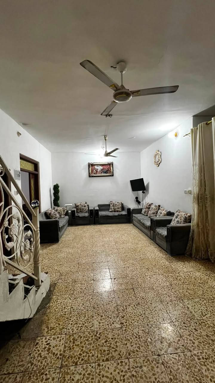 🏡 للبيع بيت في الناصرية – حي الخضراء (موقع مميز)
📐 المساحة: 240 م² (10×24)

🏠 طابق واحد – بناء طابوك أصلي وسقف صب كونكريت.

نوع العقار: طابو صرف

يحتوي على:

🛋️ استقبال

🛋️ صالة

🛏️ غرفتا نوم

🍽️ مطبخ

🌳 حوش واسع

🚻 حمامان (داخلي وخارجي)

🛒 محل تجاري ويعمل حالياً.

📍 الموقع: حي الخضراء، ثالث بيت عن شارع زديناوية السايدين، قريب جداً من الشارع الرئيسي.

⚡💧 الخدمات: ماء، كهرباء، مجاري، وإنترنت كيبل ضوئي.

📞 للاستفسار والمعاينة:

***********
السعر : خاص
