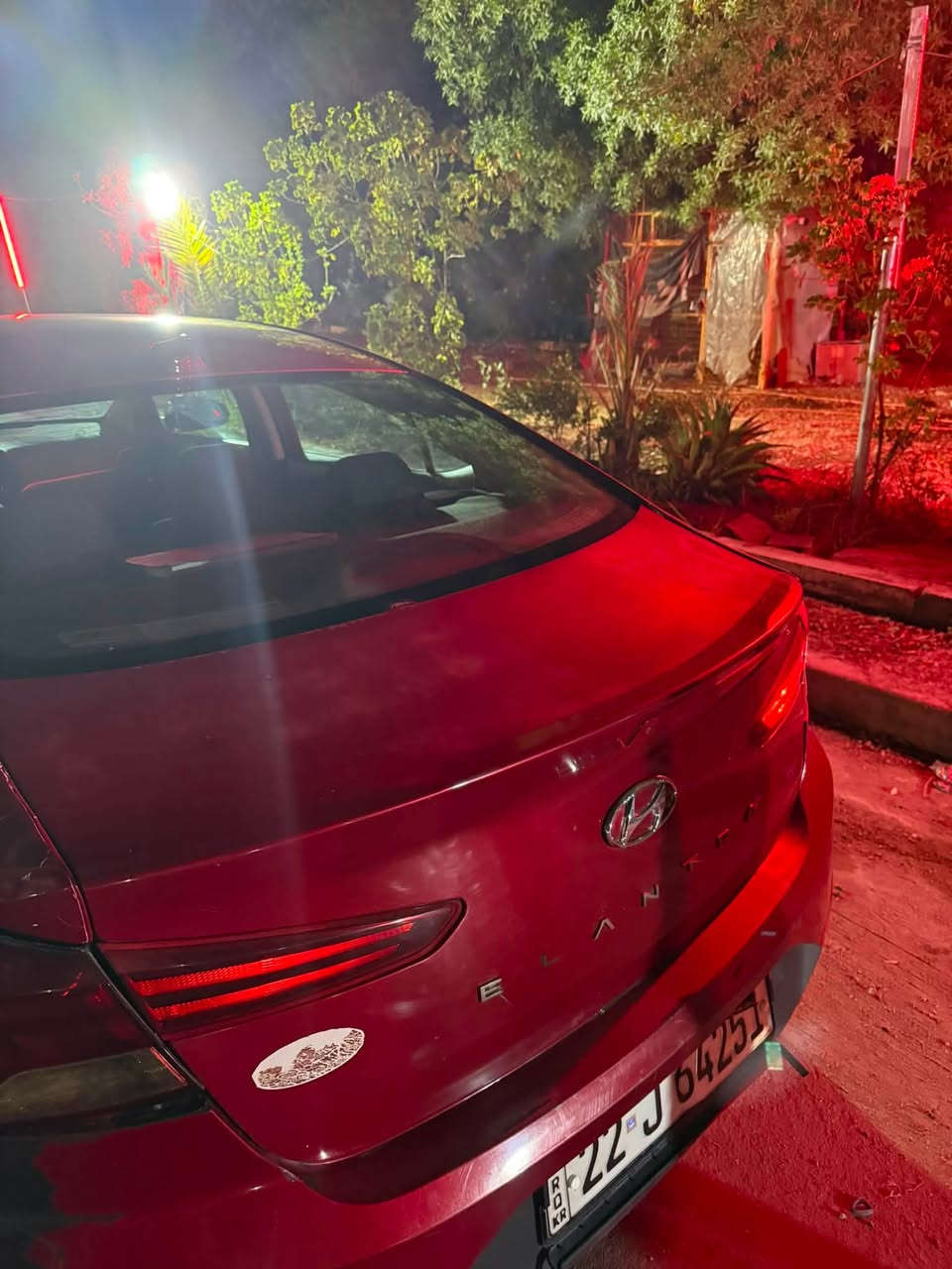 السلام عليكم
🚘 هيونداي النترا 2020
🔴 لون أحمر  
🔥 تدفئة مقاعد  
📍 ماشية 130 ألف كم  
📷 كاميرا خلفية  
📱 Apple CarPlay / شاشه جبيره
مكينه 2000 دوش 
كير اي تي

السيارة وارد أمريكي، بيها ملاحظات بسيطة من حادثها الأمريكي، وتحتاج بولش وترتيب بعض الأمور.  
الميكانيك جاهز: مكينة، گير، صدر وكلشي تمام، والسيارة جاهزة للفحص.

📍 المكان: بغداد  
💰 السعر: 112 ورقه وبيها مجال    
📞 للاستفسار: ***********
