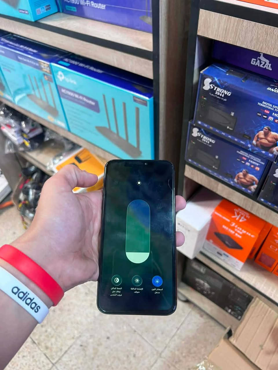 ايفون ١١ برو ماكس • ٢٥٦ • بصمة الوجه مشكلة