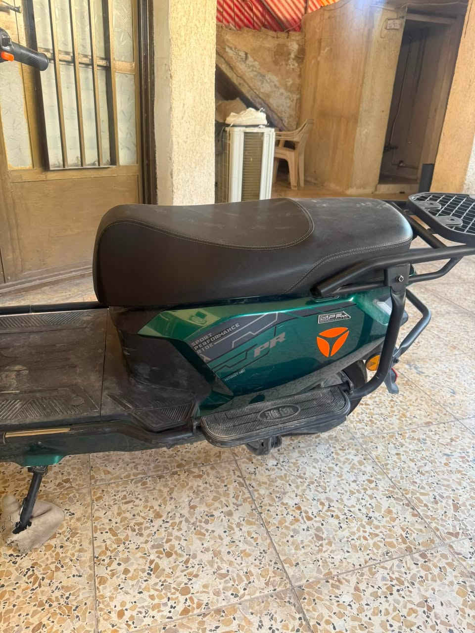 السلام عليكم عندي دراجه t35 من شركه ياديا العراق بيها درع وجنطه وبيها مانع انزلاق ومانع منحدرات ويكفي شحنها 62kgبالشحنه الوحده وسرعتها 65kgمتر بالساعه وبطاريه 23امبير و72 فولت وبيها ثلات حالة الايكو والسبورت والعادي وبيها سياقه ذاتيه ولايت عالي وناصي وبيها ضمان سنه على العقل والكهربائيات وسنتين على الملف والبطاريه بس بيها عيب واحد كسر بالكفر الامامي وتلكا يم الشركه.عنواني حي الجهاد وسعرها 800 وبيها مجال حك الجيه ورقمي للاتصال ***********

