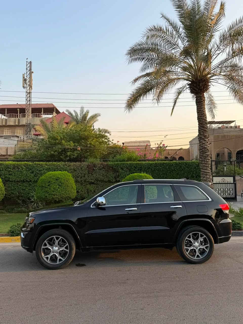 السلام عليكم 
جيب ٢٠١٩ لمتد رقم بغداد
فول مواصفات
جنطه كهرباء
فتحه سقف
كشنات كهرباء+خزن ميموري
اشاير مري
كشنات جلد
تشغيل بعد+بصمه دخول
فورويل 
السياره مكينه كير مكفولات من الفتح 
صدر امامي خلفي جديد السياره بيها (خمس قطع صبغ)
السياره حيل حلوه وناصبه 
ومعروضه بسعر مناسب جدا
مكان السياره بغداد
***********
