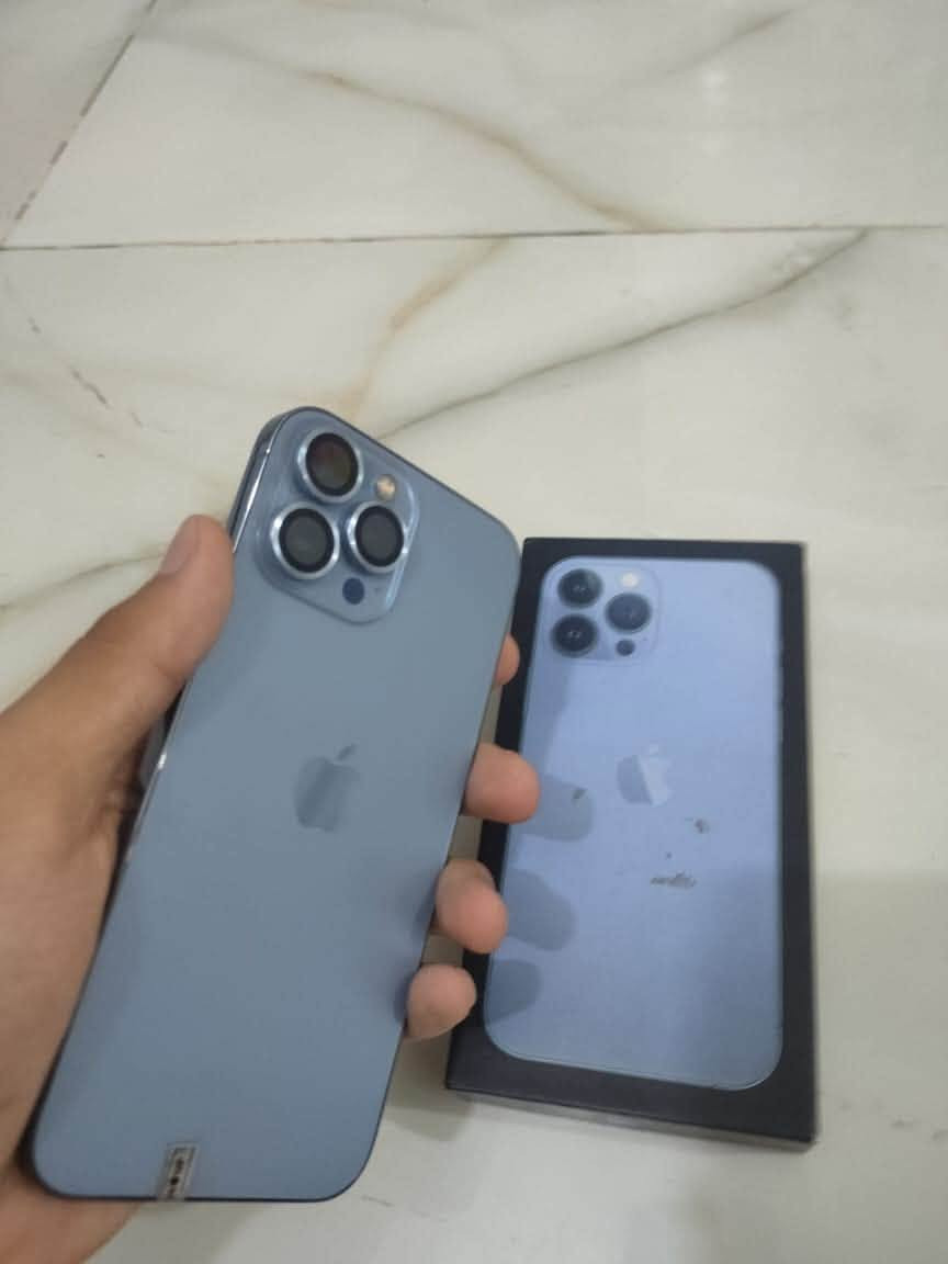 سلام عليكم ورحمة الله وبركاته
ايفون 13 pro max 
نضافته 100‎%‎ 
مبدل بطاريه اصليه مال تفصيخ 
موجوده كامل ملاحقته وياه 
مراوس بs23 
اليريده يتفضل خاص او للتواصل 
الرقم ***********
