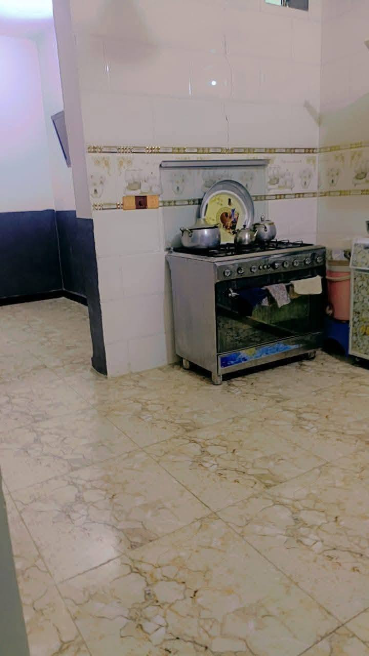 السلام عليكم .دار للبيع طابو زراعي سند ٢٥ ..العنوان .الحمزة الغربي .الحي العسكري .الباشيه بكاع بيت عبدان .المساحه ١٨٠ م .تتوفر جميع الخدمات .ماء .كهرباء .تبليط .يتكون الدار من استقبال ٧ متر. غرفه و صاله ومطبخ و حمام صحيات خارجيه..بناء حديث .بلوك والسقف عكادة ..السعر مناسب جدا بسعر قطعه.السعر ٣٩ وبي مجال للشراي الجاد .للشراء والاستفسار تفضل الخاص مفتوح او اتصل ب *********** يتوفر بيه واتساب.
