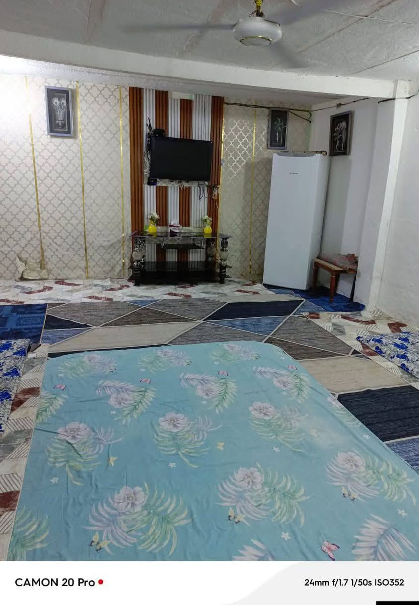 بيت للبيع مكاني الديوانية حي النهضه قرب جامع شاكر هندس البيت غرفتين صالة مطبخ حمام صحيات طارمة وعرصة ورة البيت 75متر 
رقم تليفون ***********
