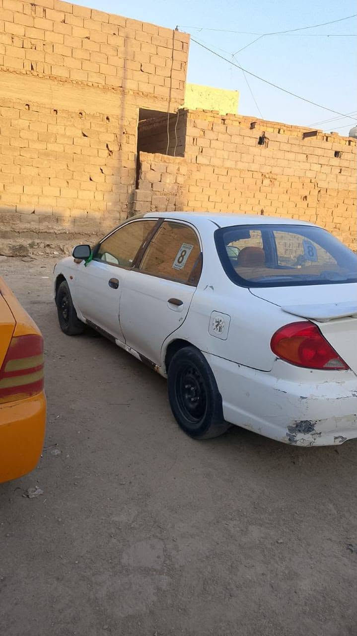 السلام عليكم سيارة كيا سبكترا موديل 2000كير عادي  رقم بغداد باسمي السعر 28 رقم التلفون *********** او مراوس حسب القناعه

