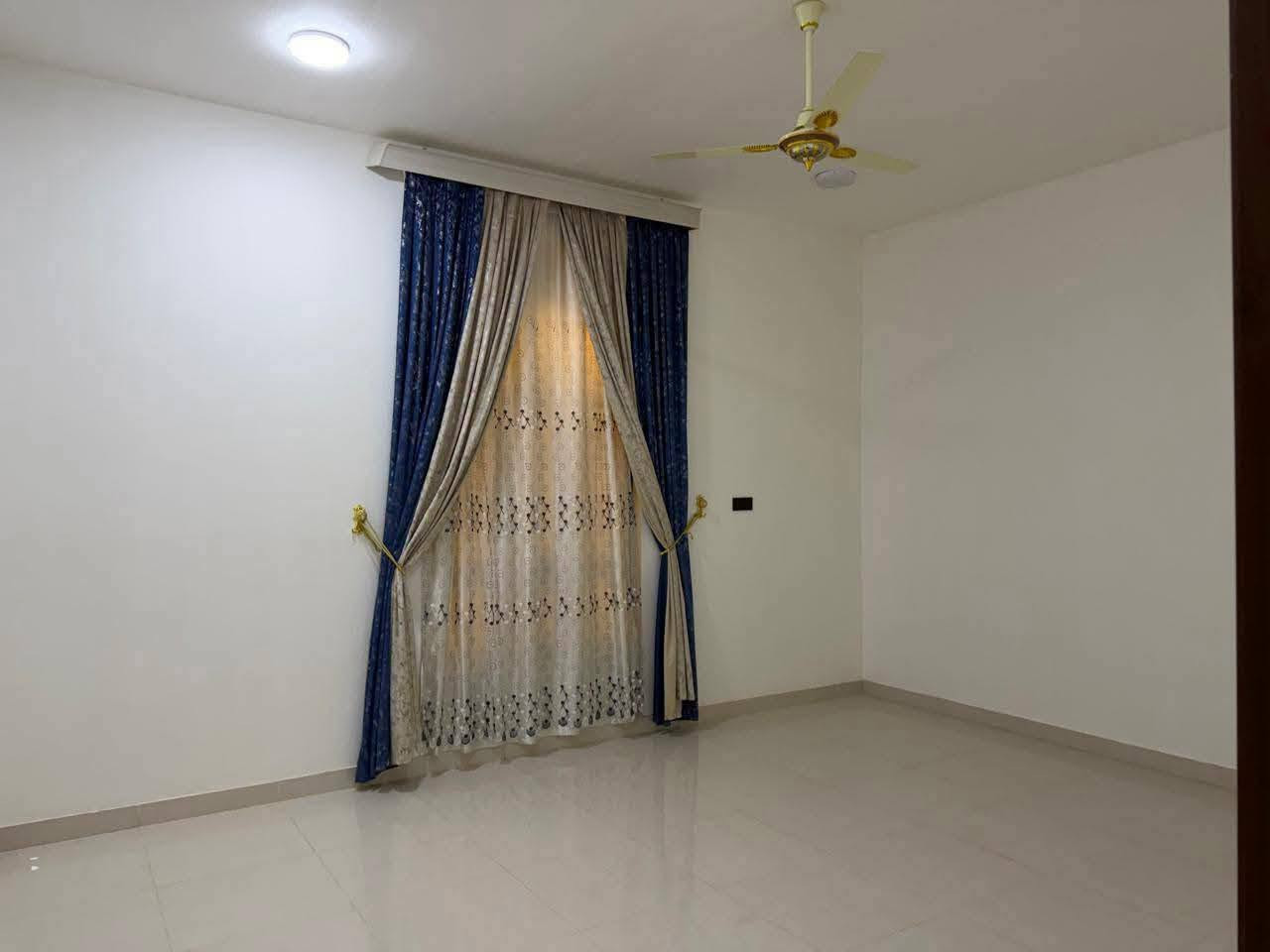 🏡✨ للبيع دار سكنية مميزة في الرمادي | شارع 40 ✨🏡
📍 الموقع المميز: شارع 40 – قرب أثاث القند
📐 المساحة: 230 م²

🔹 تفاصيل العقار:
▪️ 3 غرف نوم
▪️ بناء طابوق درجة أولى
▪️ بناء متين ومتعوب عليه بعناية
▪️ تصميم مناسب للعائلة والسكن والاستقرار
▪️ موقع حيوي ومنطقة مخدومة تبليط وكامل الخدمات 

💰 السعر: 155 مليون دينار
🔄 قابل للتفاوض مع المشتري الجاد

📞 للاستفسار وللمعاينة:
***********
📱 واتساب متوفر

✨ دار بموقع مميز وبناء متعوب عليه… فرصة تستحق المشاهدة.
