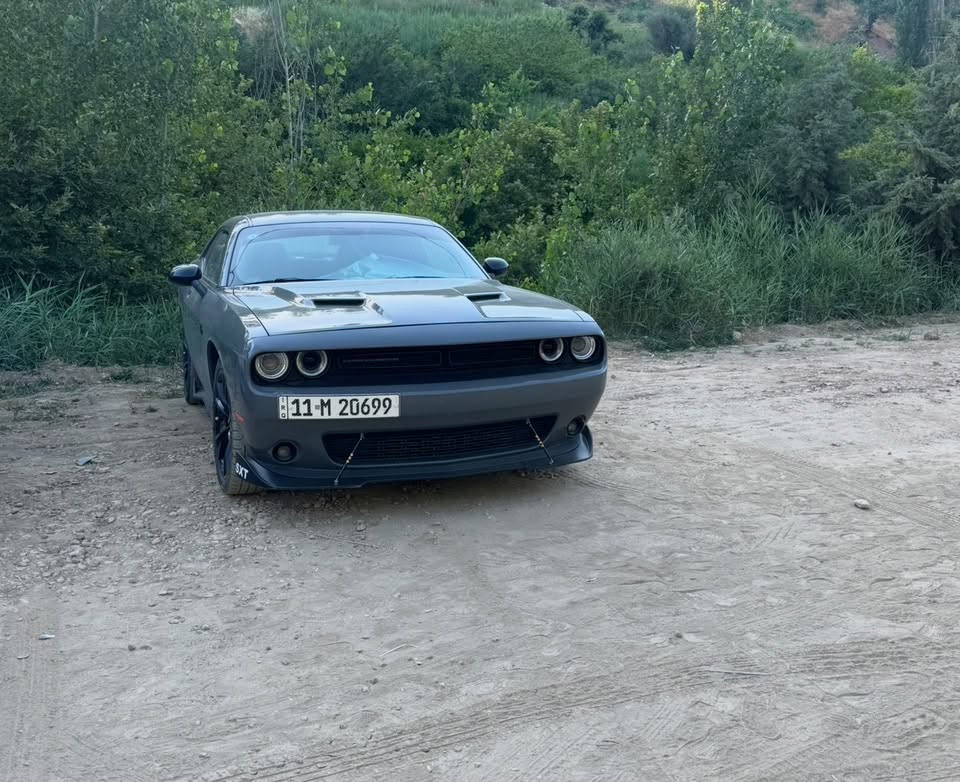 جالنجر سمنتي موديل 18 sxt  ماشيه 57  حادثهة جاملغ خلفي جهة السايق . للتواصل***********
