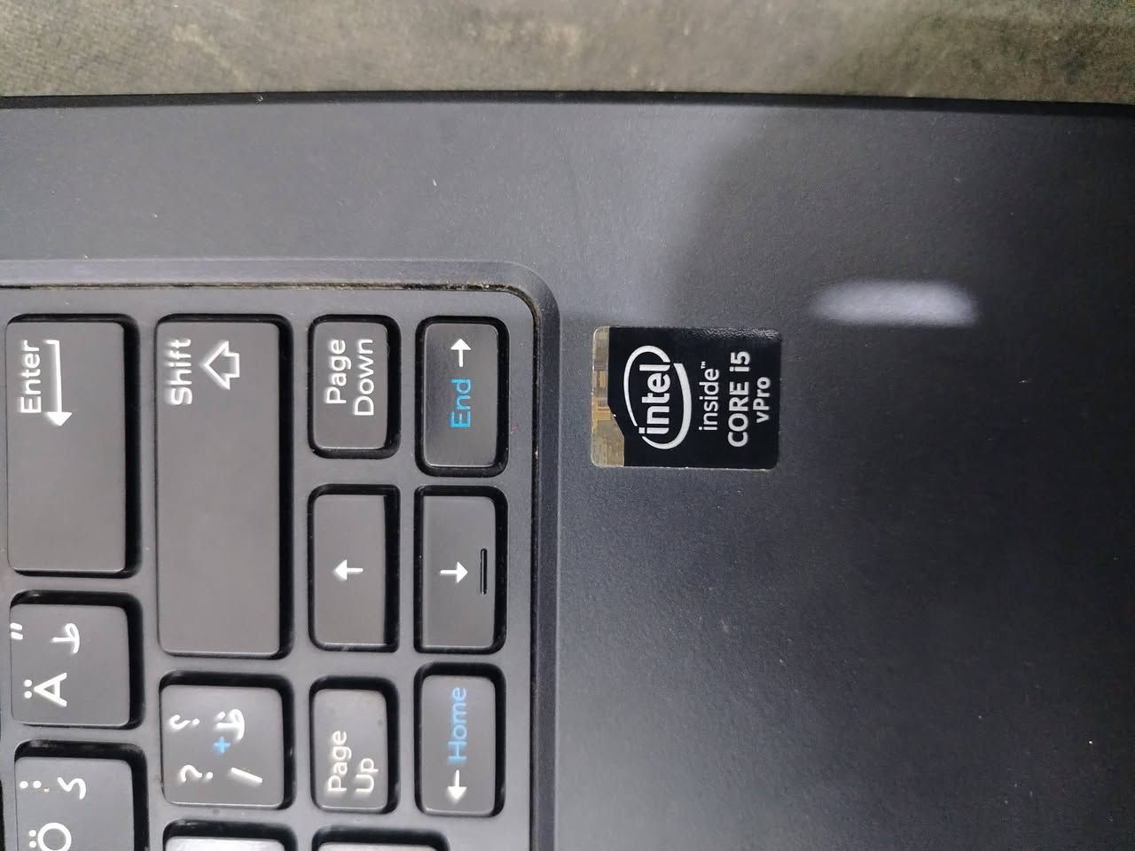 لابتوب البيع
. الشاشة : 12.5 بوصة بدقة HD (1366x768 أو .Full HD (1920×1080)

. المعالج : Intel Core i3 أو 15 أو i7 من الجيل الخامس.

. كرت الشاشة : 5500 Intel HD Graphics مدمج.

الرام حتى 16 جيجابايت DDR3L.

. التخزين: SSD ( عادة 128 أو 256 أو 512 جيجابايت حسب النسخة).

. المنافذ:

يو اس بي 3.0

اتش دي ام اي

منفذ عرض صغير

منفذ LAN

قارئ بطاقة SD

Bluetooth 4.0 Wi-Fi الاتصال

الوزن حوالي 1.3 كغم.
السعر ٢٠٠
الرقم ***********
