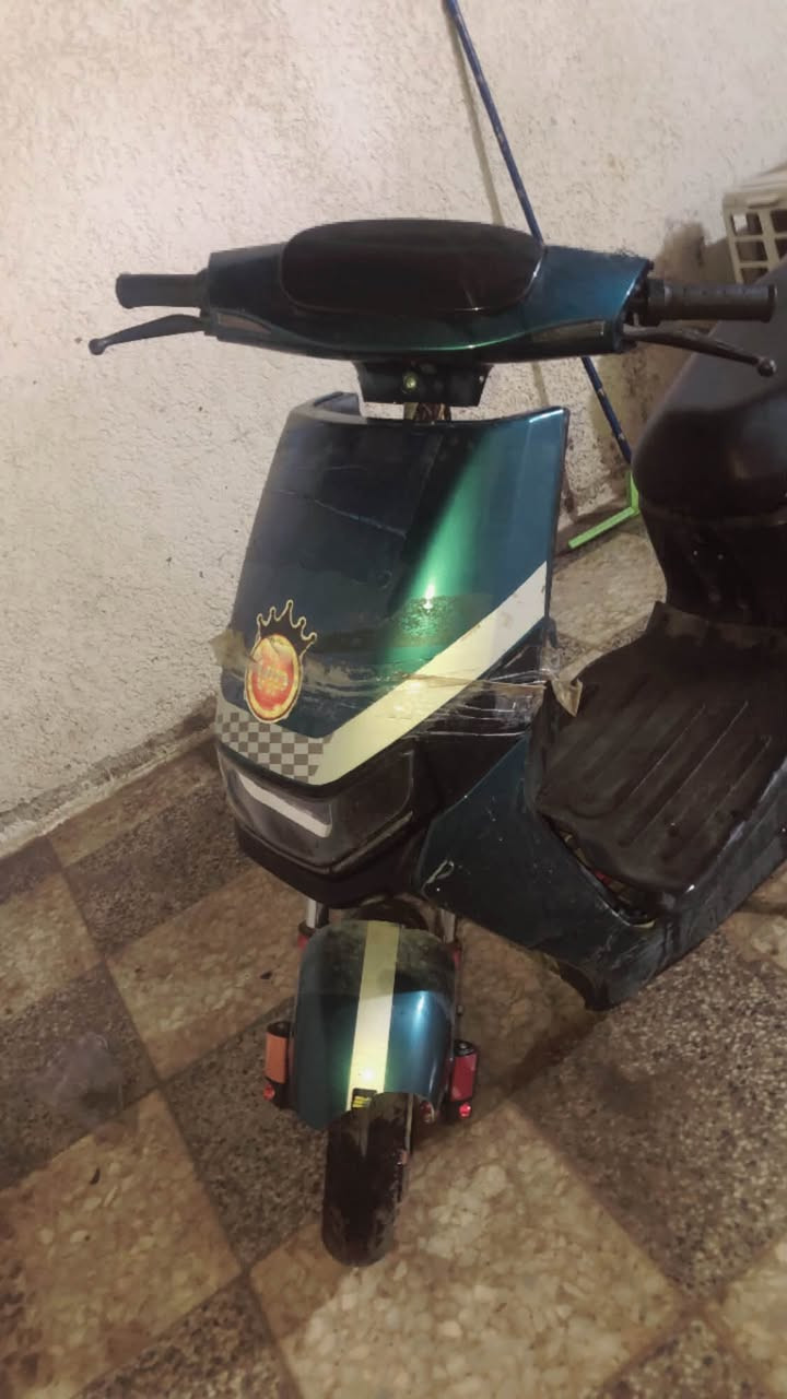 دراج شحن من شركه speed vip 02
اخذتها اقساط قبل سنه صارت عليه بـ مليون و 750 الف 

سويت بيها حادث بسيط وتركتها صار ٤ اشهر مطالع بيها 

سعرها 450 وبيها مجال بسيط 

رقمي : ***********
