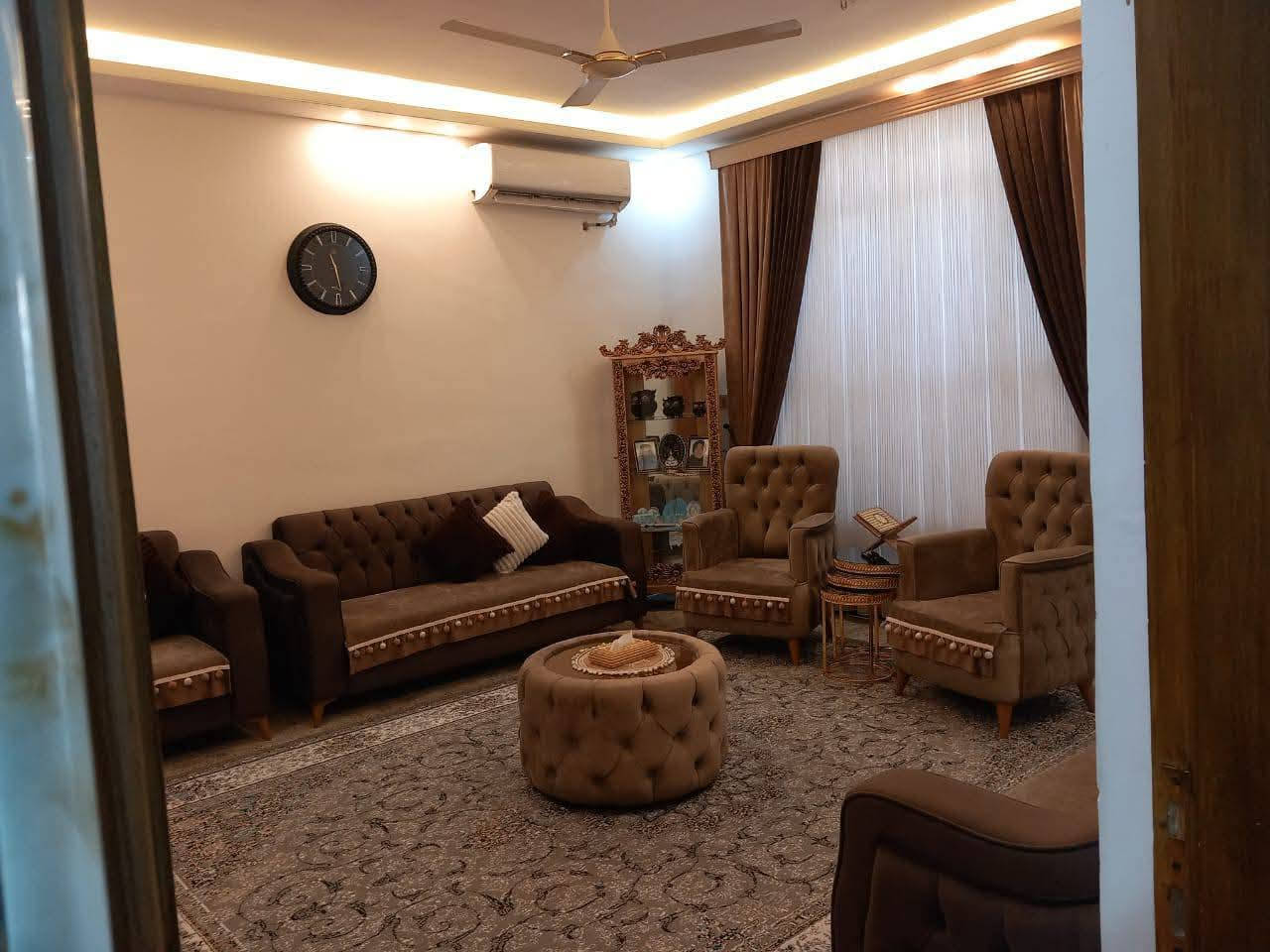 بيت للبيع طابو صرف 
مساحه ١٠٠ 
المحموديه حي بدر 
للإستفسار الاتصال ***********
