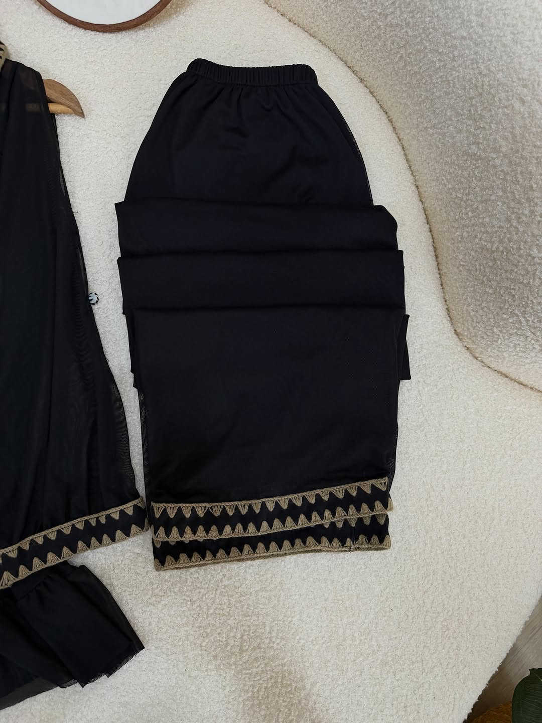 اسود • تول ناعم مبطن • مقاسات M-L-XL-2XL