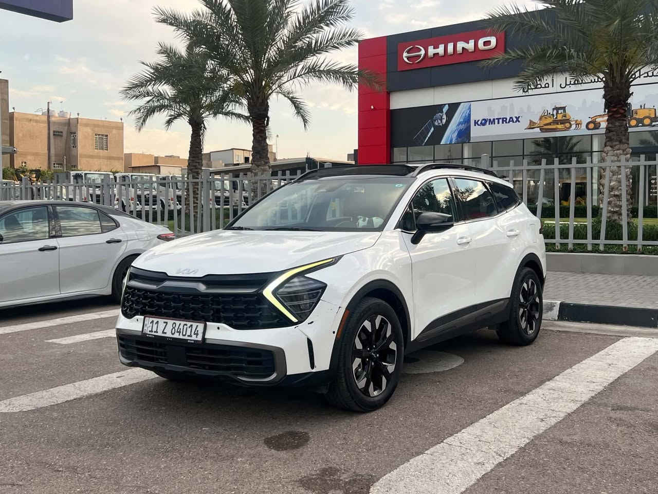 كيا سبورتج 2024 PLUG-IN HYBRID وارد أمريكي
منظومة المحرك والوقود:
• محرك 1500 تيربو
• دفع رباعي مع أنظمة قيادة متعددة (جبلي، ثلجي، ترابي)
• هجين شحن (Plug-in) شحن خارجي وبنزين
• إمكانية القيادة كسيارة كهربائية بالكامل
• عداد المسافة: 24 ألف كم (قابل للزيادة)

المواصفات والرفاهية:
• فتحة سقف بانوراما
• تشغيل عن بعد وبصمة تشغيل
• شاشة دشبول ممتدة عملاقة
• شاحن لاسلكي وتبريد قطعتين منفصل
• كشنات جلد أسود كهرباء وتدفئة
• كير ماوس وتحكم ستيرن كامل
• نظام خرائط كيا ومسجل ناطق مفعل
• أبل كاربلاي وأندرويد أوتو

أنظمة الأمان والقيادة الذكية:
• رادارات كاملة (أمامي، جانبي، خلفي، تحديد مسار)
• قيادة آلية ومثبت سرعة
• كاميرا دوارة وحساسات خلفية
• نظام النقطة العمياء
• أوتو بريك وأوتو هولد ونظام نزول المنحدرات

الإضاءة والمظهر:
• لايتات LED أربع عدسات ودبل زينون أصلي
• ويل كروم وحاجب LED
• مراية تعتيم وإشارات بالمرايا

تفاصيل البيع:
• الرقم: بغداد
• السعر: 215 ورقة (وبي مجال)
• للاستفسار: ***********
