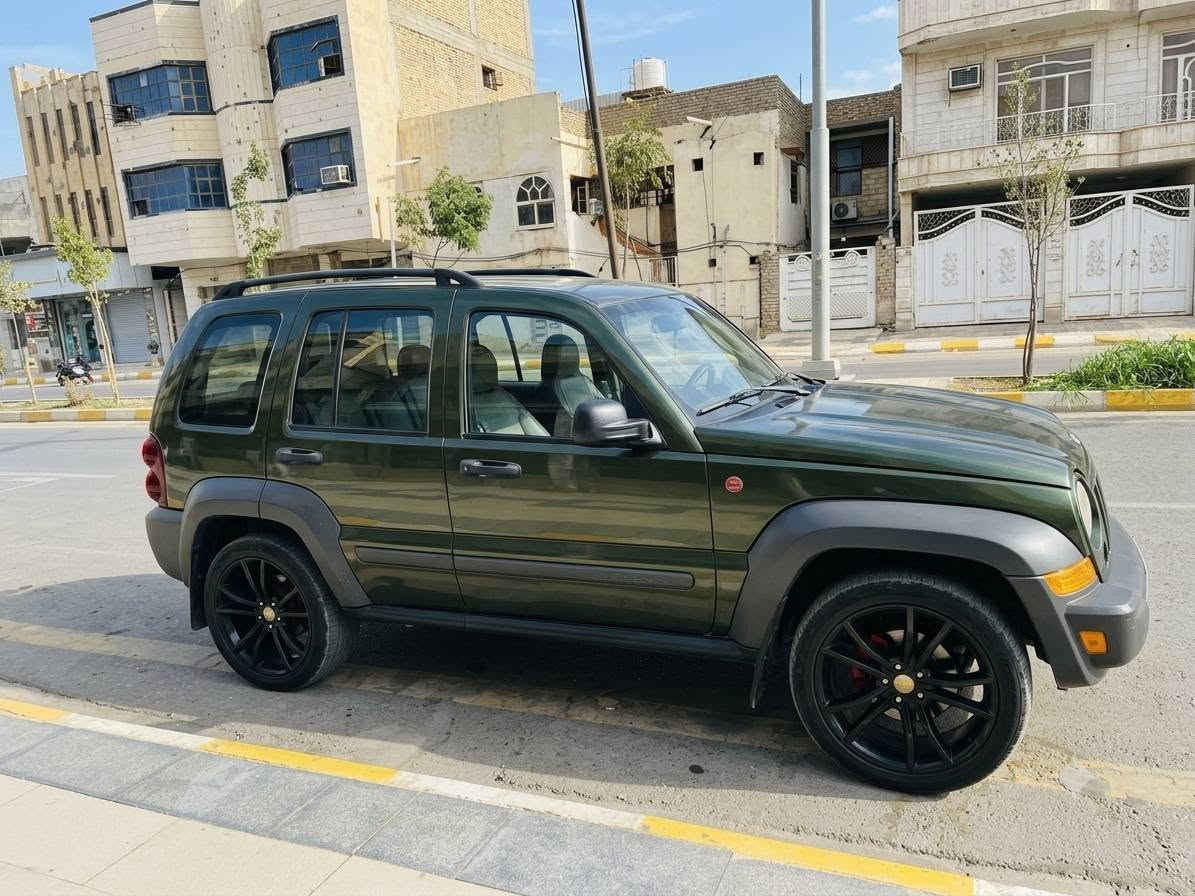 جيب لبرتي موديل 2007 بدون صبغ بدون تبديل رقم بغداد  بسمي تبريد غرفه جديده محرك 3700 محرك بي خيط بخار بيها  السياره كلش حلوه سعرها 80 ورقه وبيها مجال مكاني الناصريه الحبوبي
***********
