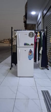 ثلاجة • ماركة شارك • ٨قدم