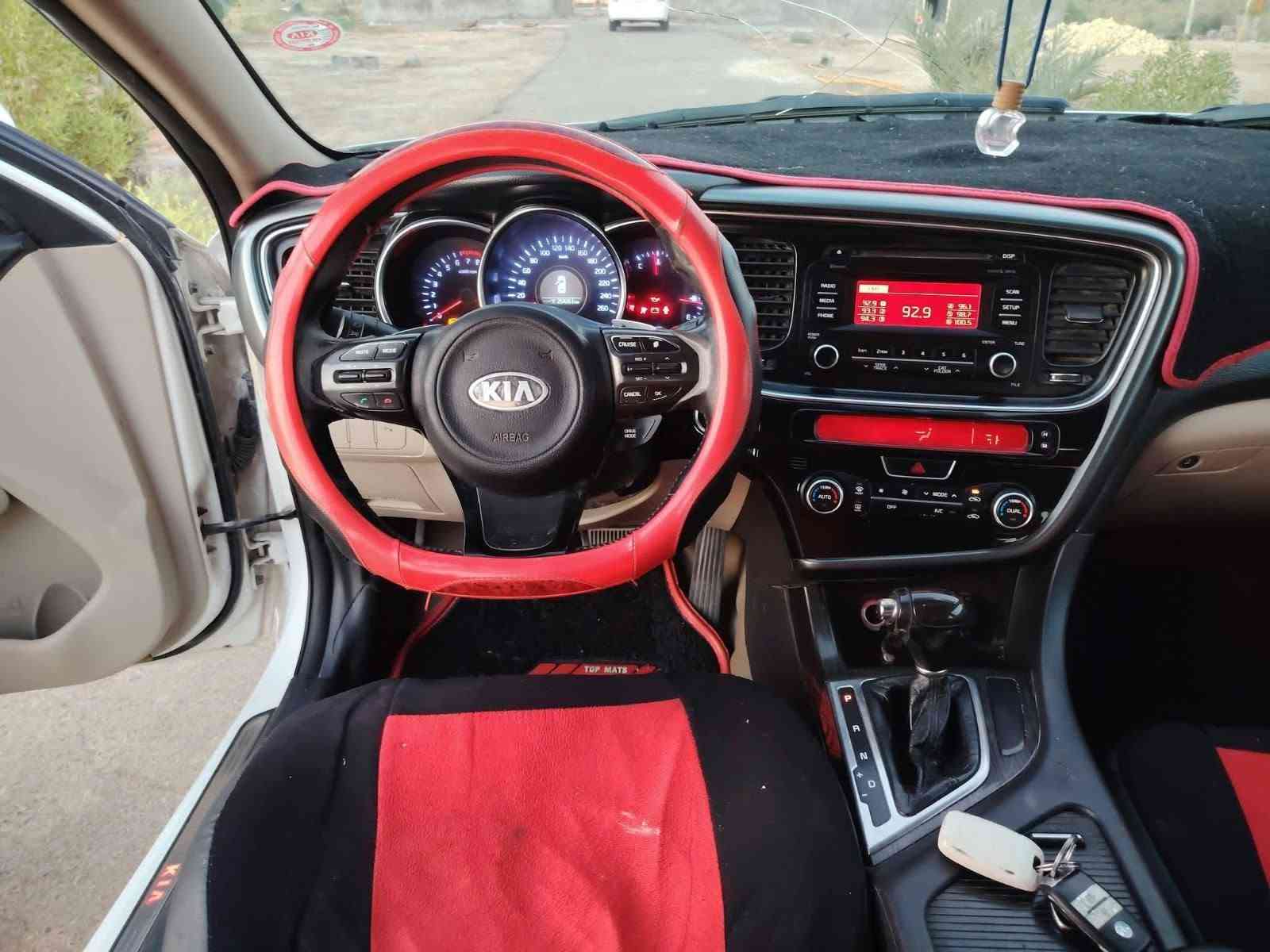 للبيع كيا اوبتيما موديل ٢٠١٤. وارد خليجي مكينة ٢٤٠٠ دوش بصمه كامرة خلفيه حدادية تمام رقم انكليزي بصرة بيها ظربة جاملغ خلفي وامامي تبريد شغال تحويل بئي وقت مكان السيارة البصرة خور الزبير السعر ٧٥ وبيها مجال رقم الهاتف *********** وتساب *********** السيارة
