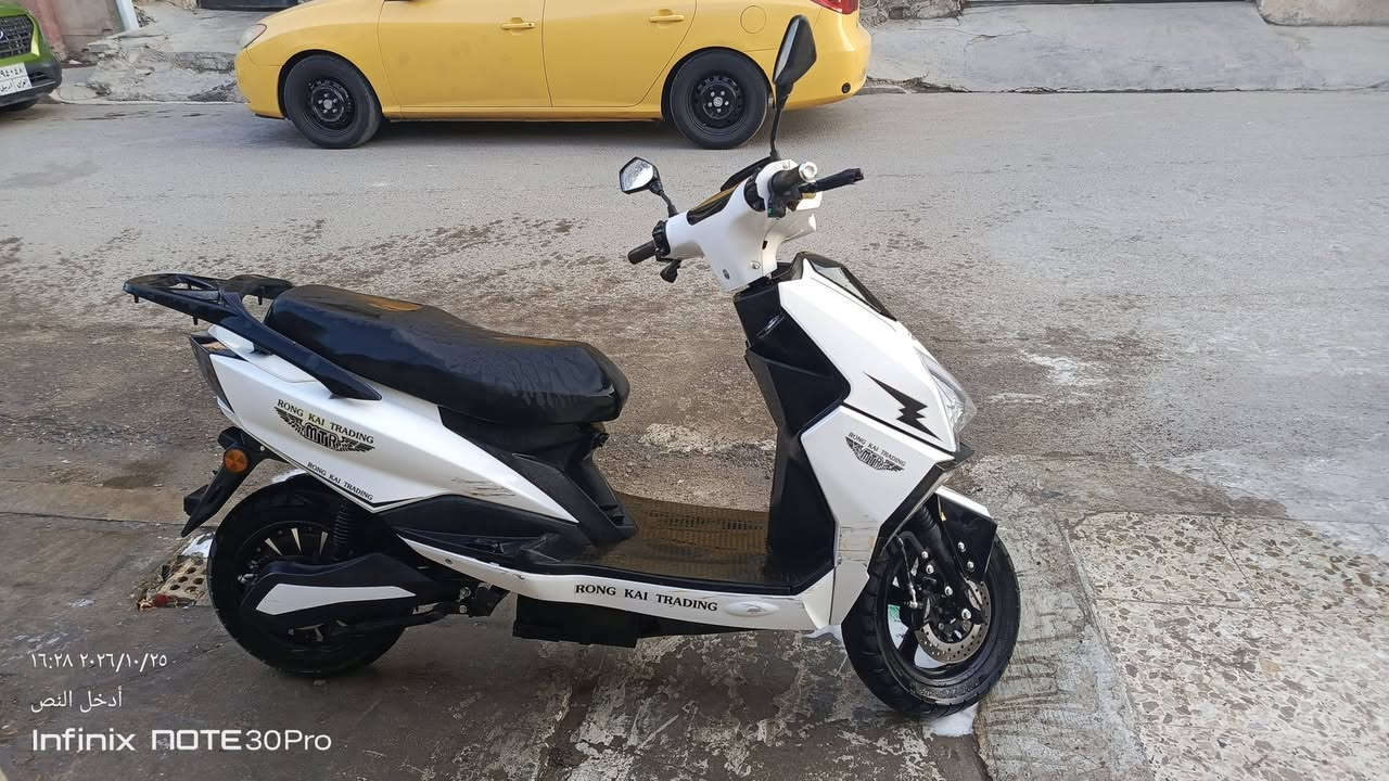 كهربائية • ٢٠٠٠ واط • ٦ بطاريات