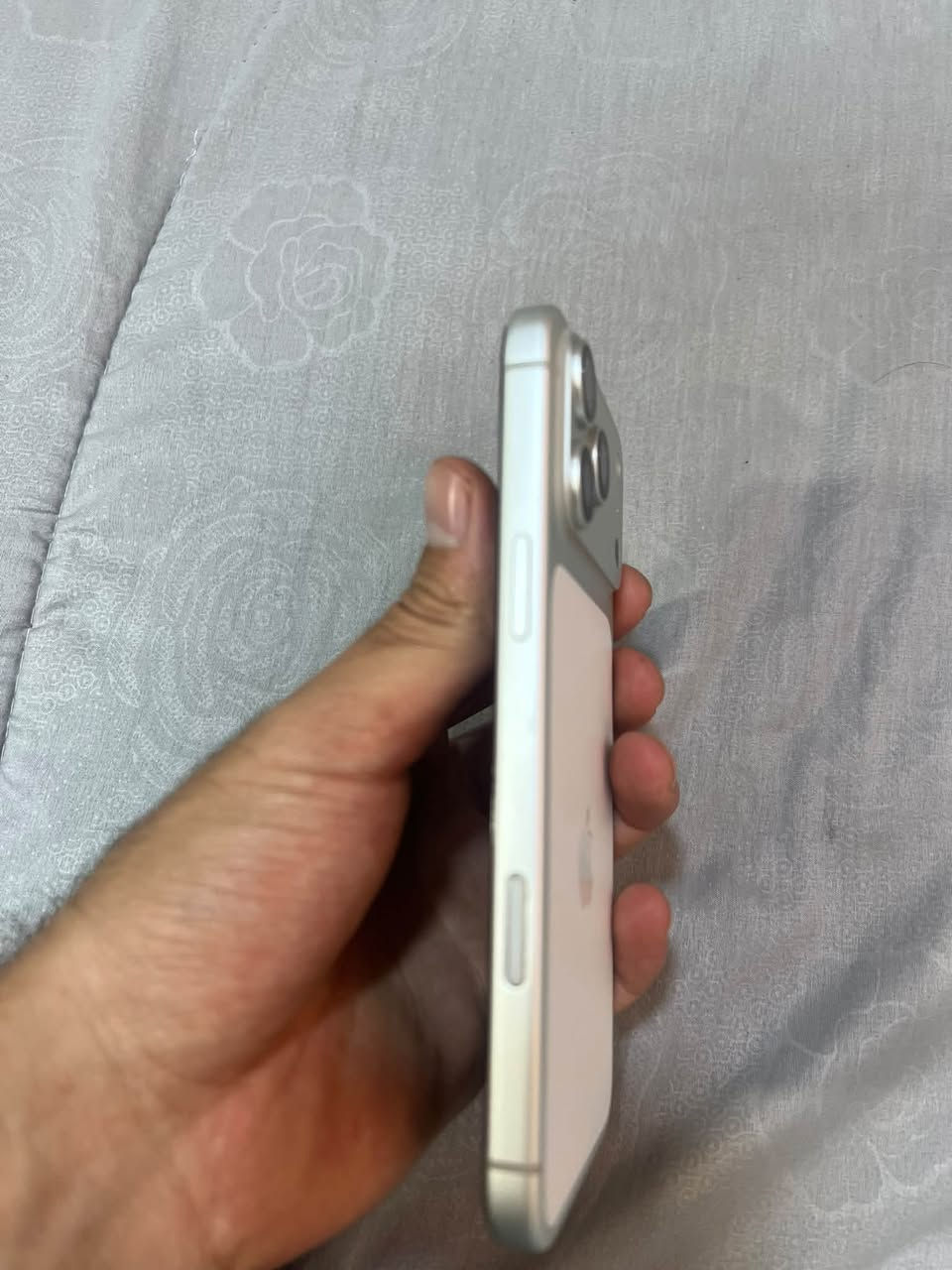 للبيع – iPhone 17 Pro Max
اللون: سلفر
الذاكرة: 256GB
البطارية: 91%
النسخة: شرق أوسط
الشريحة: سيم كارت
الحالة: نظيف جداً جداً
السعر: 1,650,000 دينار
مستعجل بالبيع

الجاد يتفضل، فحص كامل للجهاز
هاتف ***********

نص مكتوب في الصور:
- 4:25
- حالة البطارية
- عادية
- تعمل بطارية iPhone هذه على النحو المتوقع. حول البطارية والضمان...
- الحد الأقصى للقدرة
- 91%
- هذا قياس لقدرة البطارية مقارنةً بمقدرتها عندما كانت جديدة. قد تتسبب النسبة المنخفضة بتقليل ساعات الاستخدام بين عملية الشحن والأخرى.
- عدد الدورات
- 418
- هذا هو عدد مرات استهلاك iPhone للنسبة المئوية للبطارية. معرفة المزيد...
- تاريخ التصنيع
- أيلول 2025
- أول استخدام
- تشرين الأول 2025