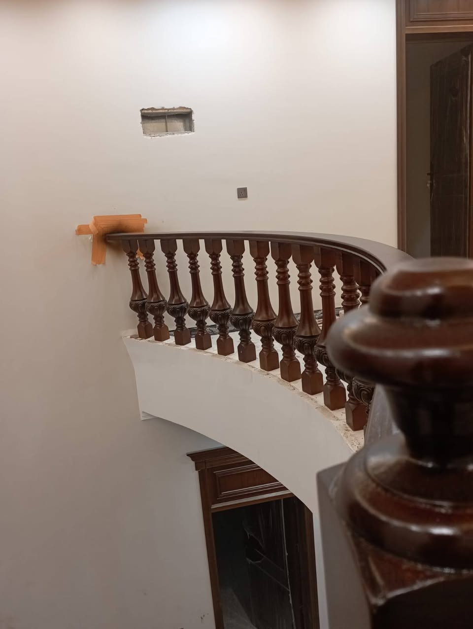 تنفيذ محجرات درج خشبية بأجمل التصاميم، تجمع بين الفخامة والأناقة وتضيف لمسة دافئة ومميزة للبيت.
شغل مرتب ودقة بالتفاصيل، وتنفيذ حسب القياس والتصميم المطلوب.
للاستفسار والحجز راسلونا على الخاص او اتصل  *********** 📞
