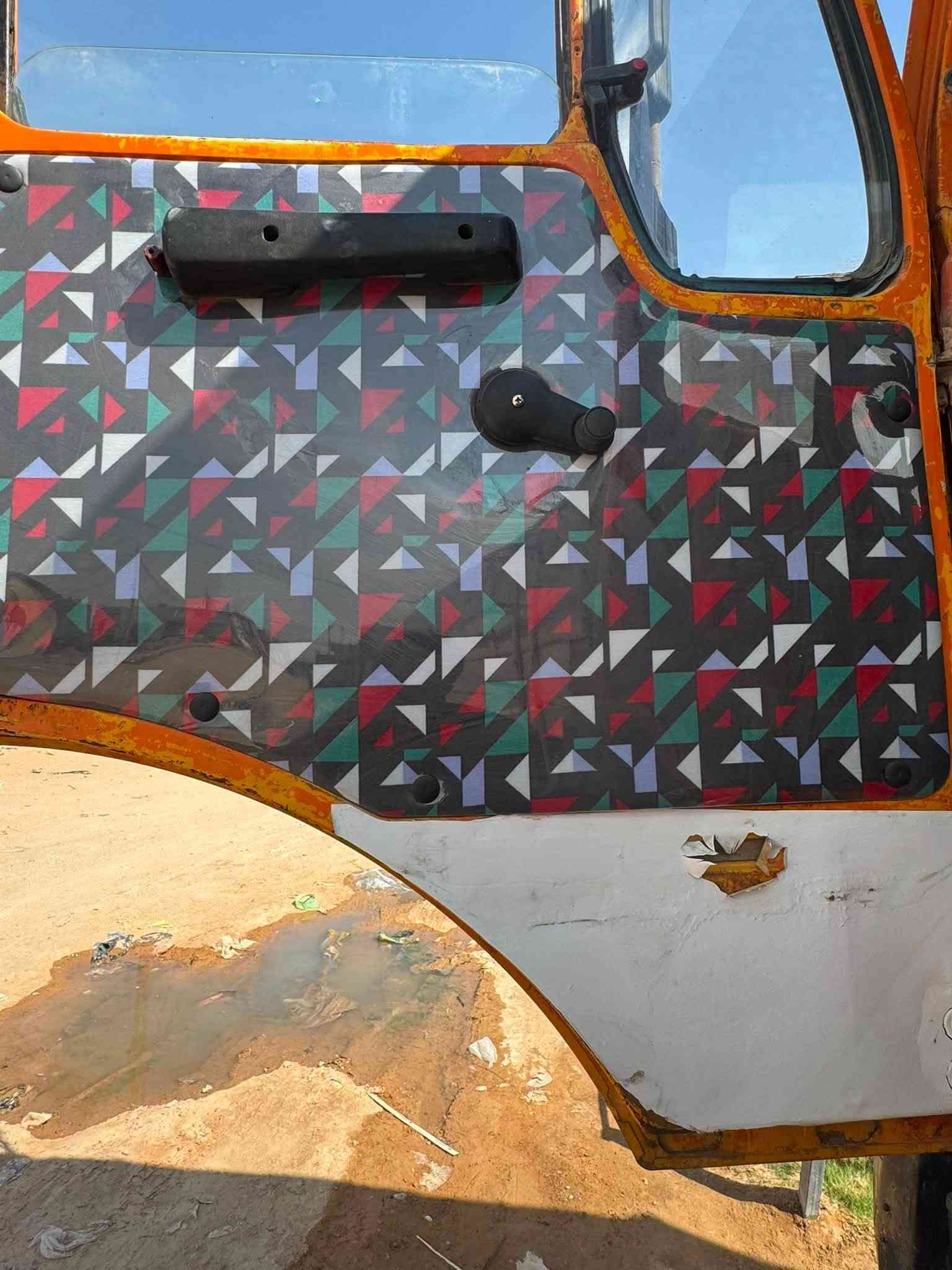 سلام عليكم البي للبيع مديل 81 محرك 28 جديد كير 25 جديد شاصي مكفول كفاله عامه رقم الاماني سنويه للتنتهي 28 ***********
***********
