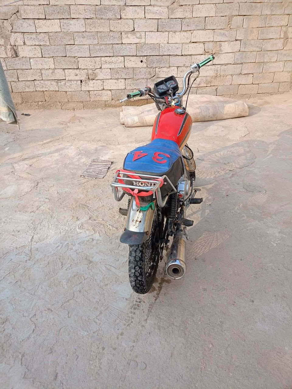 السلام عليكم دراجه كلك كلك كلك للبيع شغاله بس كابريتر تعبانه بيها سعر 225قفل مكاني ديوانيه غير متواجد عالفيس هاذا رقمي ***********
