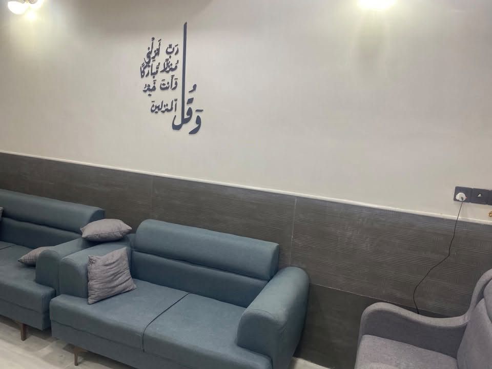 مشتمل للبيع ب مخابرات مساحته ١٠٠ طولاني
البيت طابق وبيتونه بناء فوول صارله ٣ اشهر 
البيت ب اسمي تحويل مباشر . 
البيت ع شارع 15 مقابل القسم البلدي الجديد . 
السعر 105 وبي مجال بسيط . 
***********
رقم العقار 11015 .
