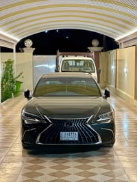 لكزس es300h هايبرد لون اسود 2021  المواصفات برده خلفيه كهرباء + بردات ...