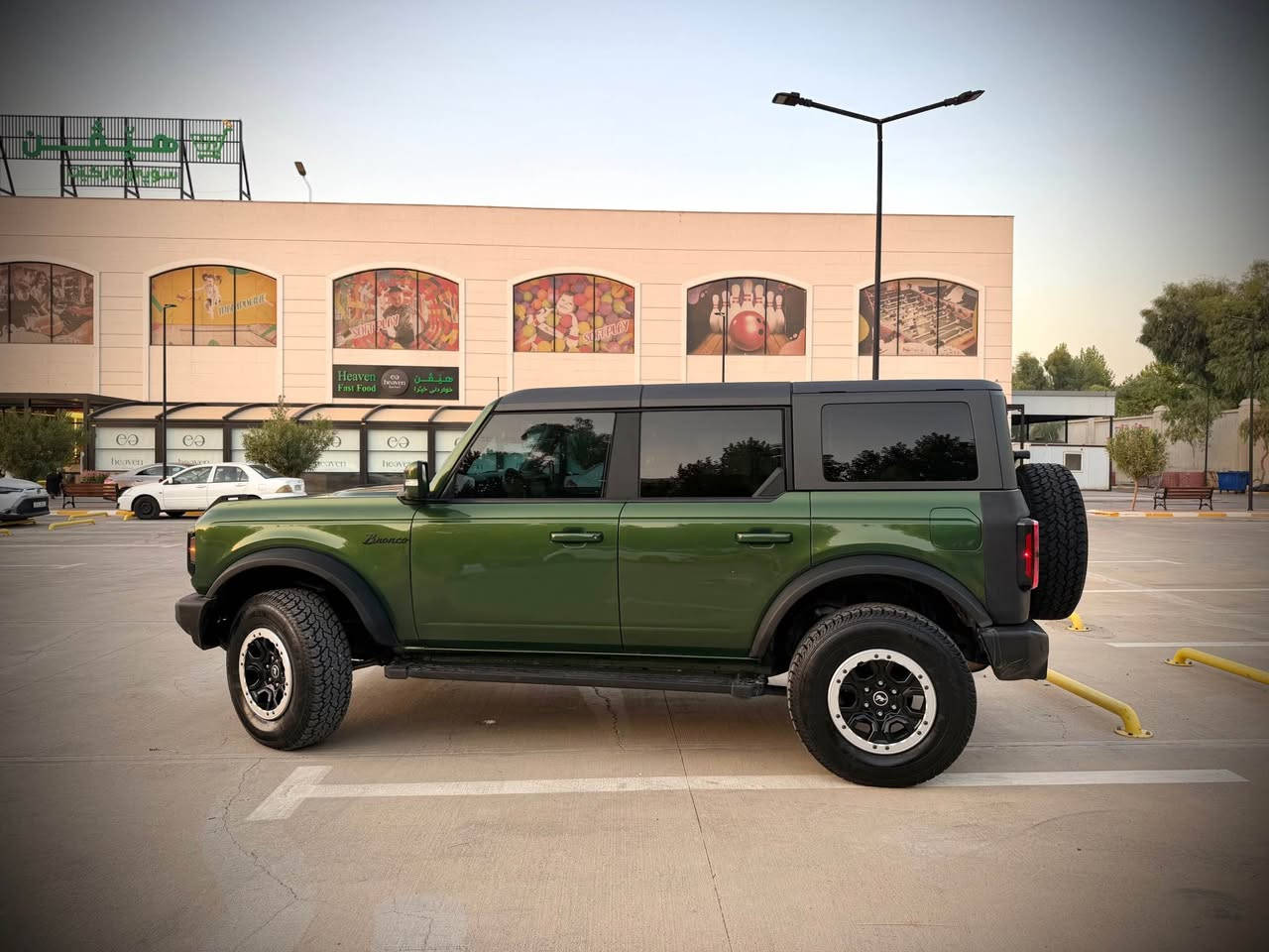Ford Bronco 2023
4 Torbo
مواسەفات (Base)
5 دوگمە 
یەک بست سبوخی هەیە بەبێ داخیلی
گێر و مەکینە و کارەبایات و تەبرید بەشەرت
رەنگ زەیتونی 
ناو قەیسی
شاشە گەورە
5 مۆد لێخورین 
360 پلە کامیرە و رادار
رەقەم شانسی (1FMDE5DH8PLA94357)
رەقەم تەلەفۆن
*********** أربيل, العراق
