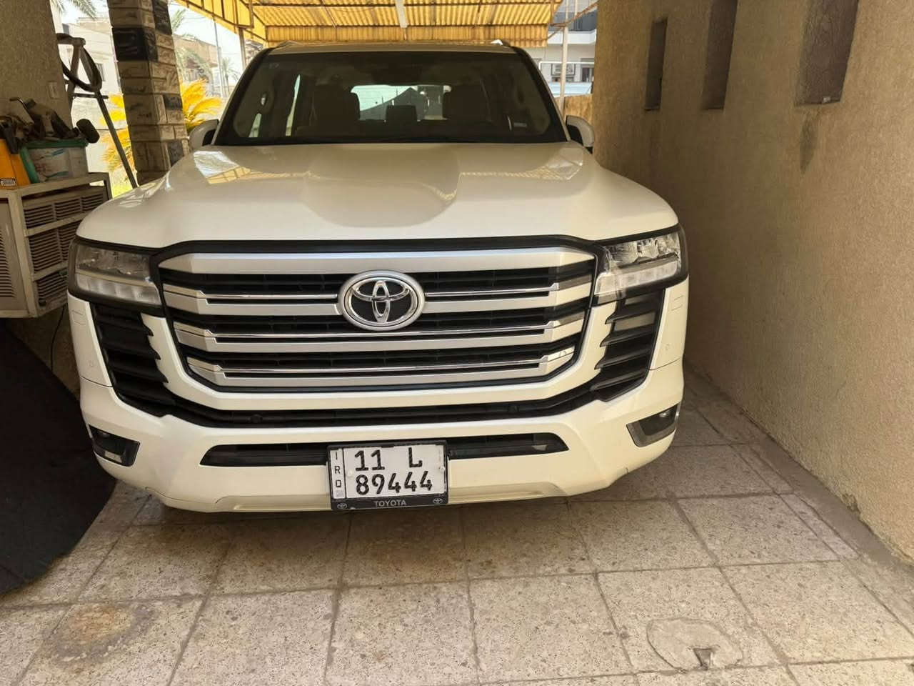 سلام عليكم لاندكروز موديل ٢٠٢٢ساز رقم بغداد ماشيه ٦٣ الف توين توربو كفالى عامه من كلشي سياره جديده بمعنى الكلمه كل صيانتها بساز رقمها كلش حلو كشنات جلد كهرباء تبريد. جنطه كهرباء حساسات   شاشات كتلوكات هيتفونات ارضيات  السعر ٦٢٥ وبيه مجال بسيط مكانها شارع فلسطين هاتف.  
*********** 
السياره بأسمي
