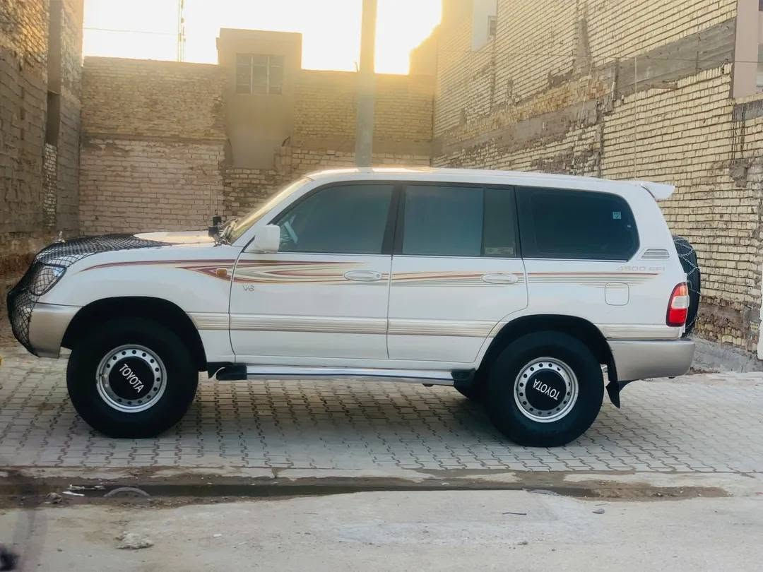 سلام عليكم لاندكروزر موديل 2003
دبل تانكي
سبير علاك 
جام كهربائي 
گير ومحرك ودفلوك عل شرط 
حداديه نضيفه
 تبريد تلث قطع 
منضومه زنون 
تخم تاير بالون 
عنوان نجف ***********
